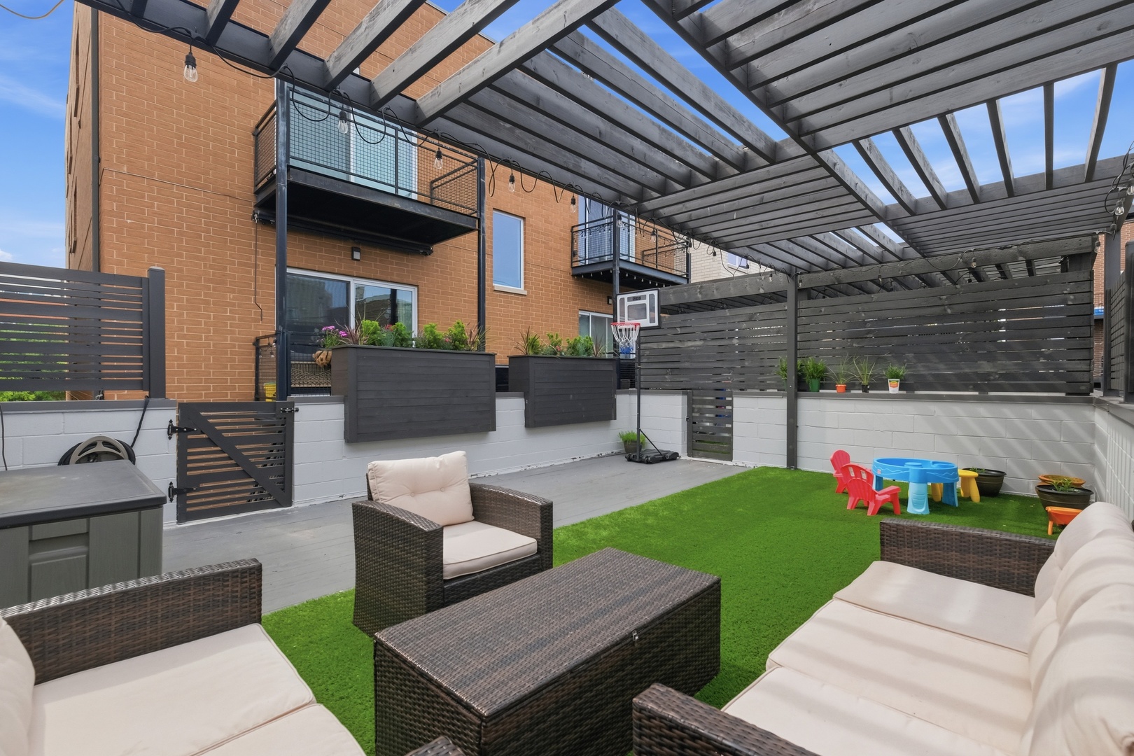 2743 N Ashland Avenue Unit: 1S