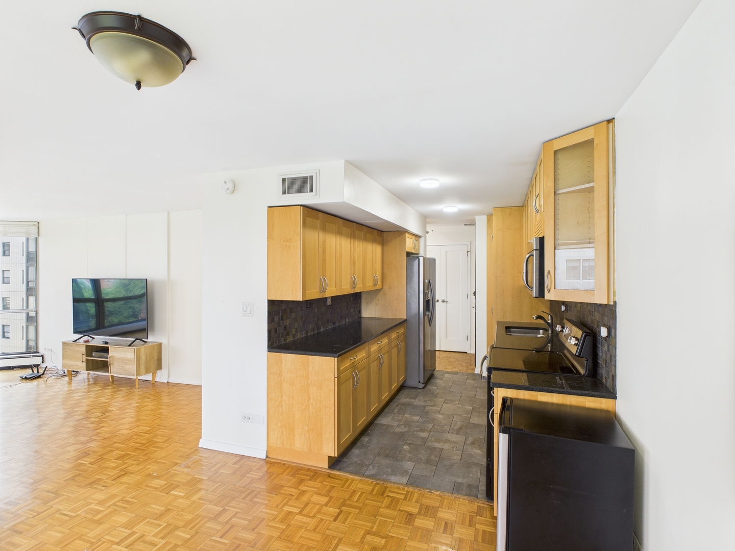 1310 N Ritchie Court Unit: 7D