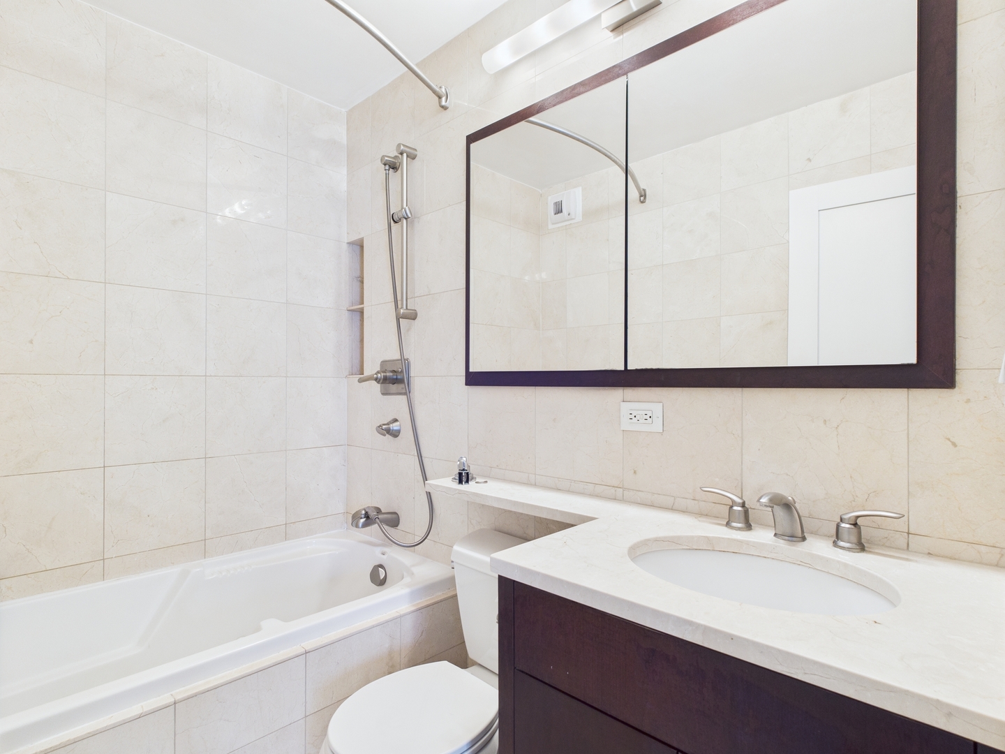 1310 N Ritchie Court Unit: 7D