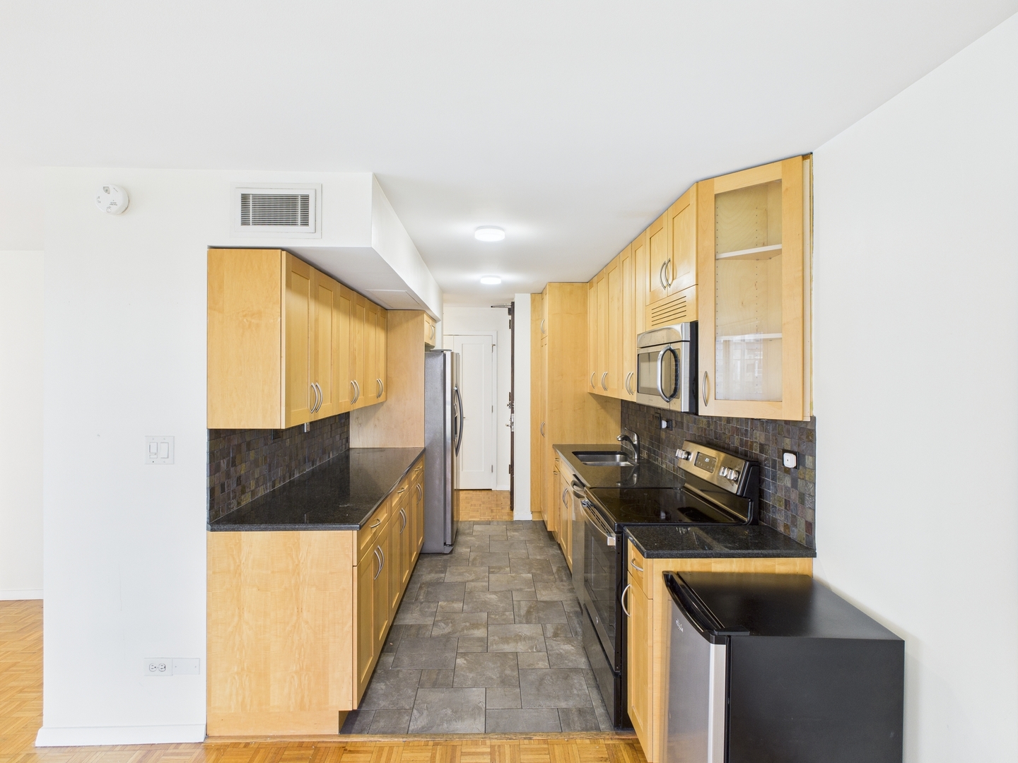 1310 N Ritchie Court Unit: 7D