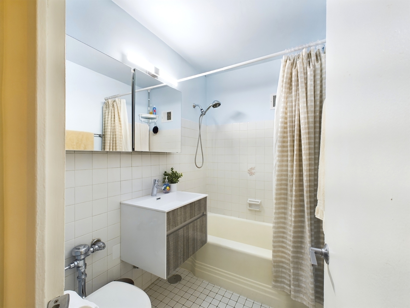 4980 N Marine Drive Unit: 432