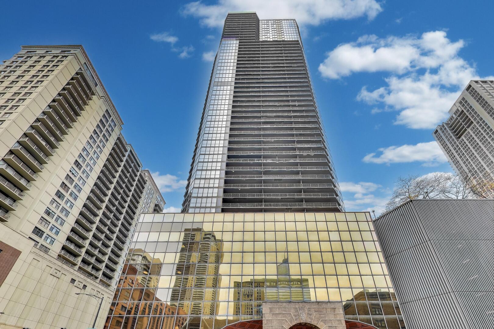 10 E Ontario Street Unit: 1303