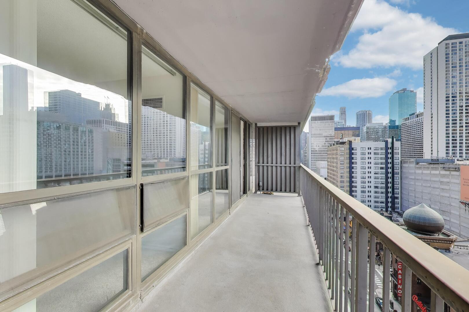 10 E Ontario Street Unit: 1303
