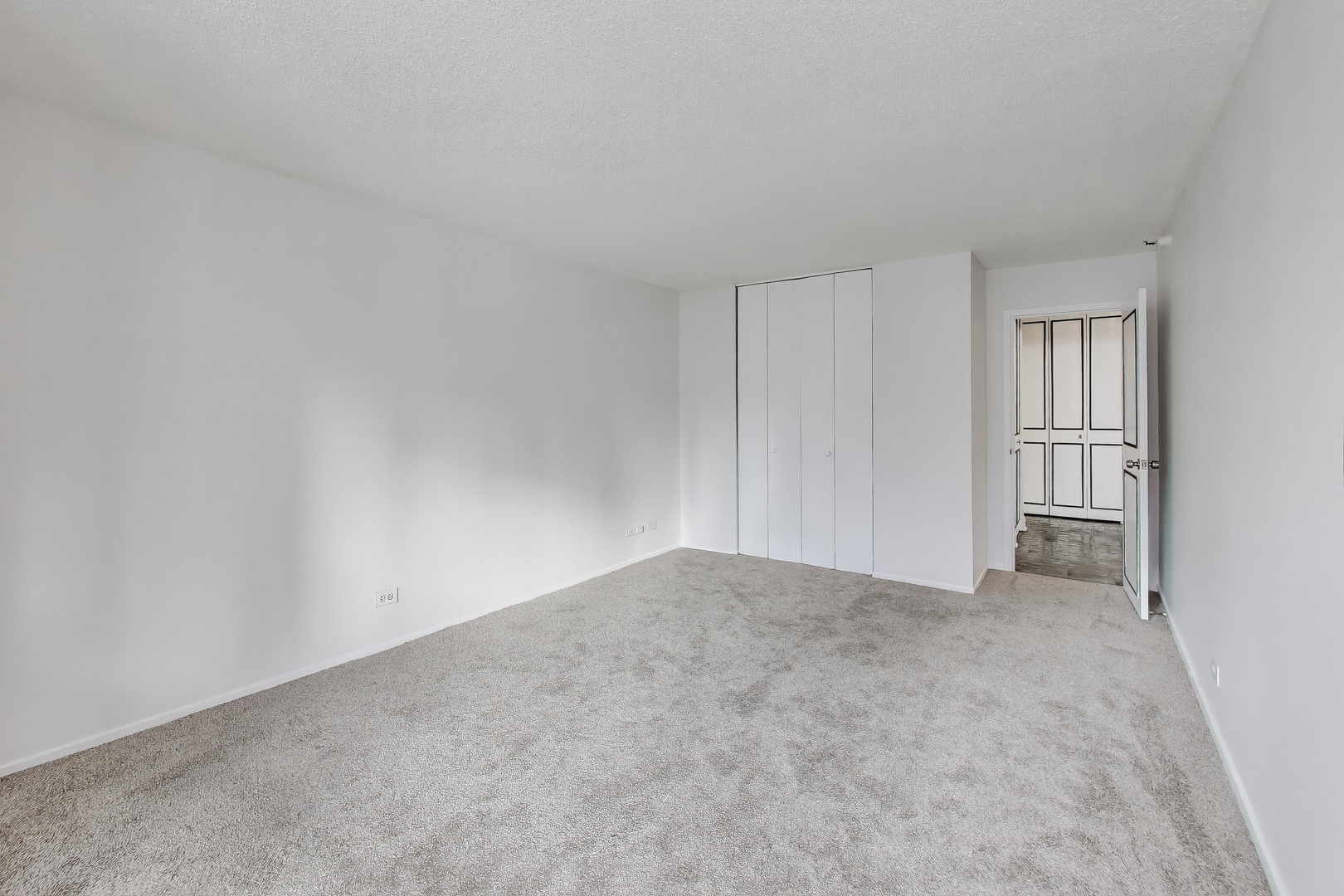 10 E Ontario Street Unit: 1303