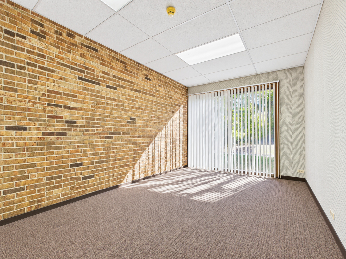 501 W Ogden Avenue Unit: 4