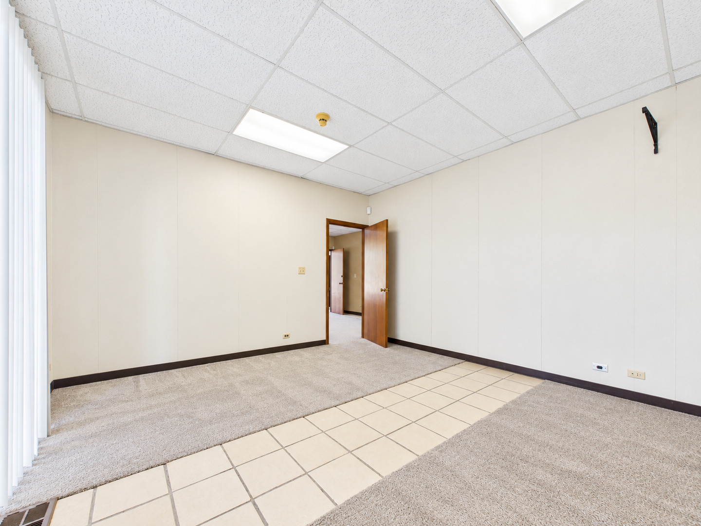 501 W Ogden Avenue Unit: 4