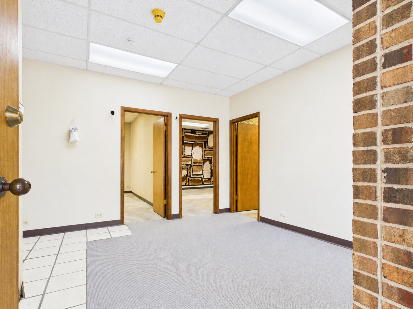 501 W Ogden Avenue Unit: 4