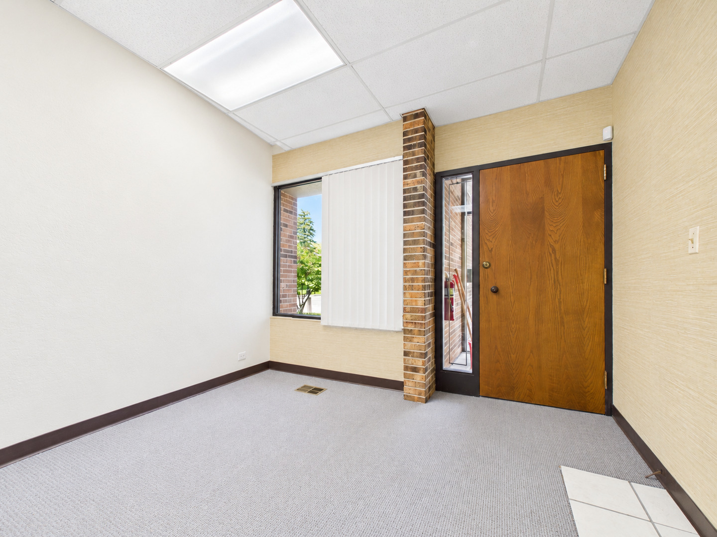 501 W Ogden Avenue Unit: 4