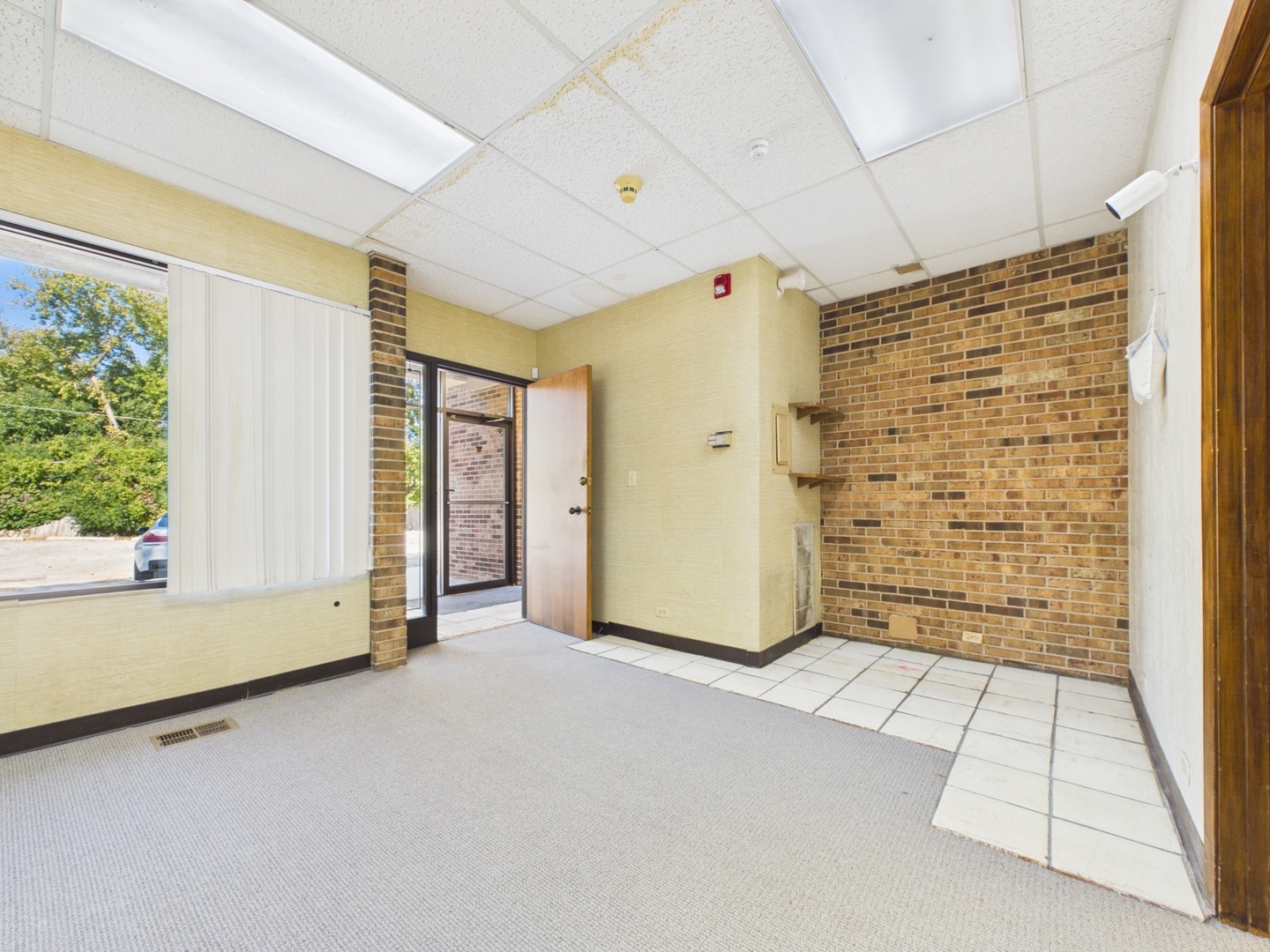 501 W Ogden Avenue Unit: 4