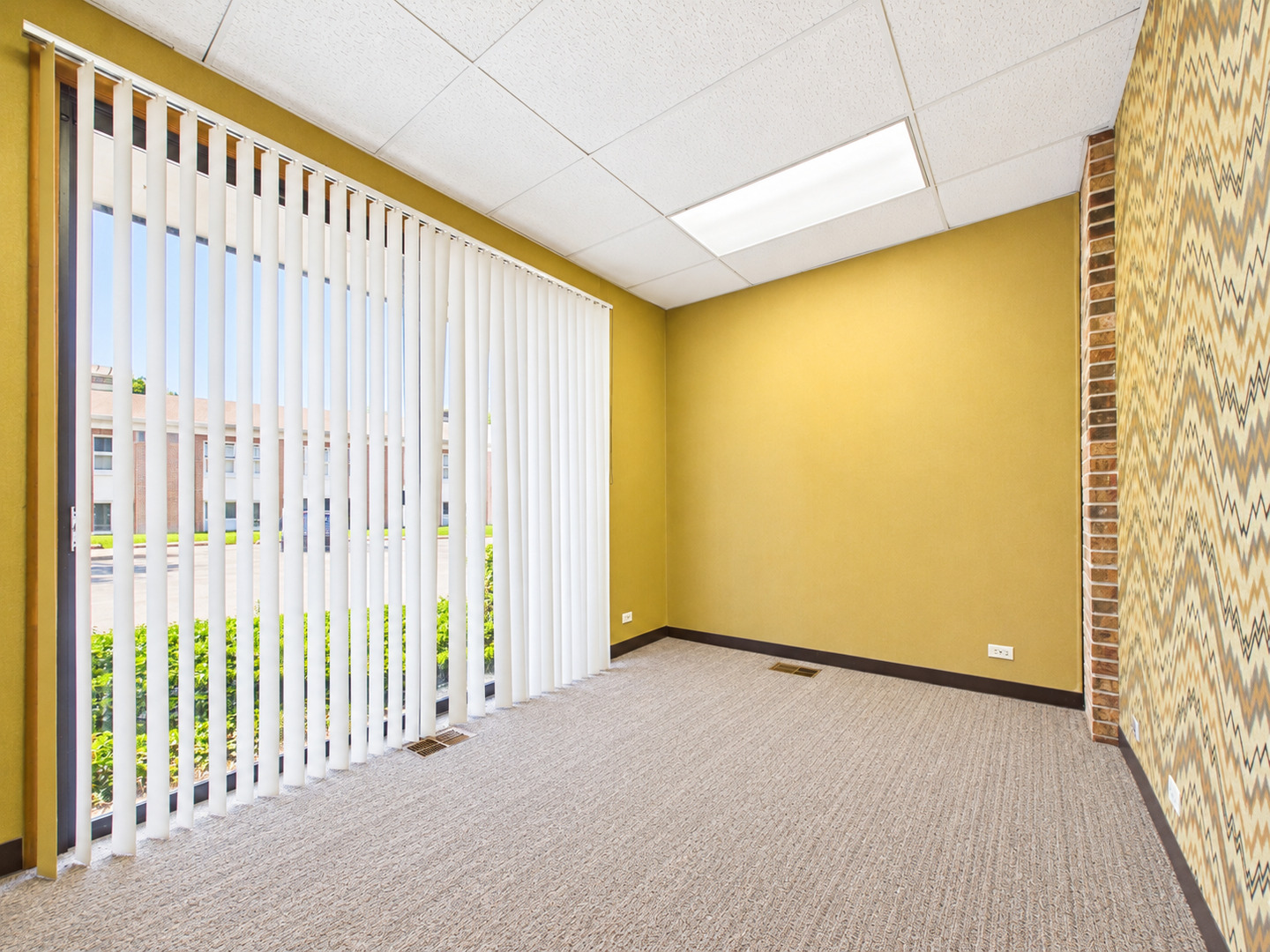 501 W Ogden Avenue Unit: 4