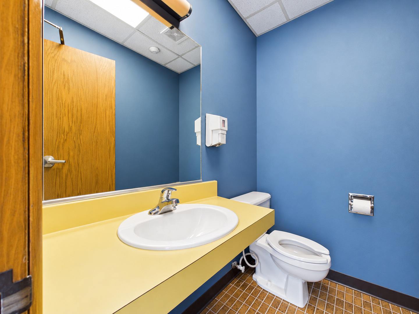 501 W Ogden Avenue Unit: 4