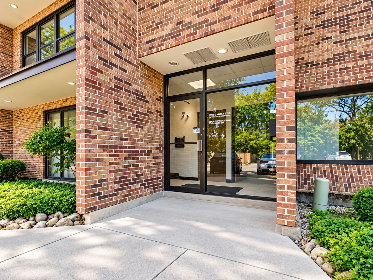 501 W Ogden Avenue Unit: 4