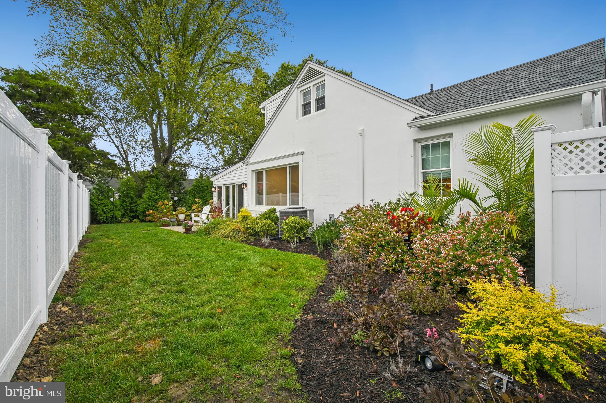 207 SEYMOUR AVENUE