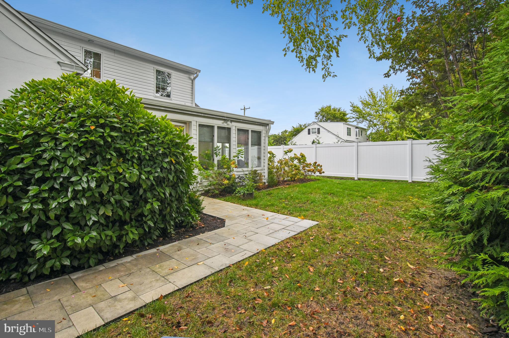 207 SEYMOUR AVENUE