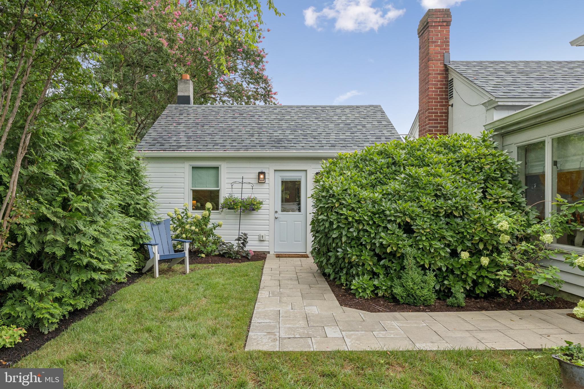 207 SEYMOUR AVENUE