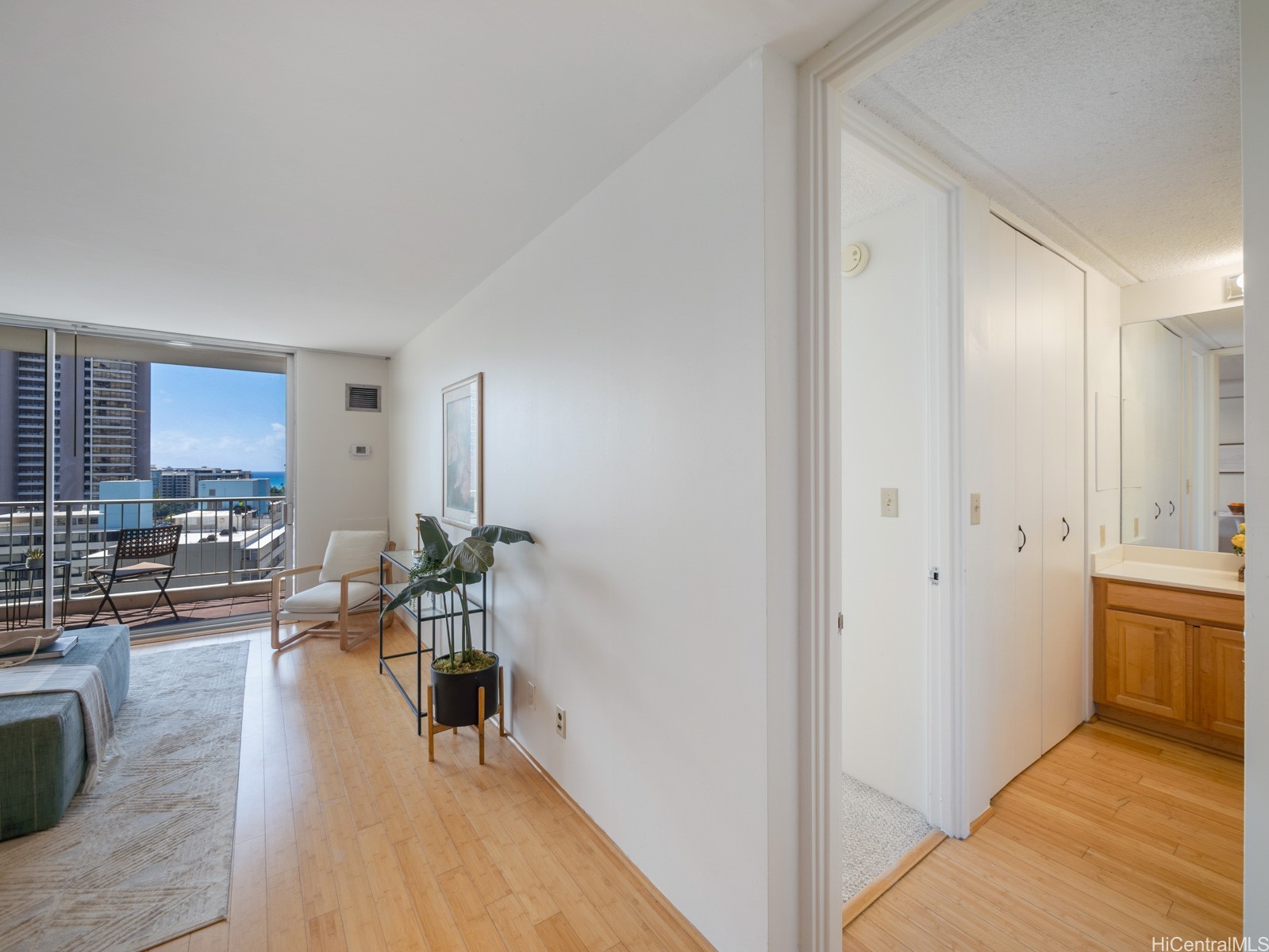 400 Hobron Lane 1803