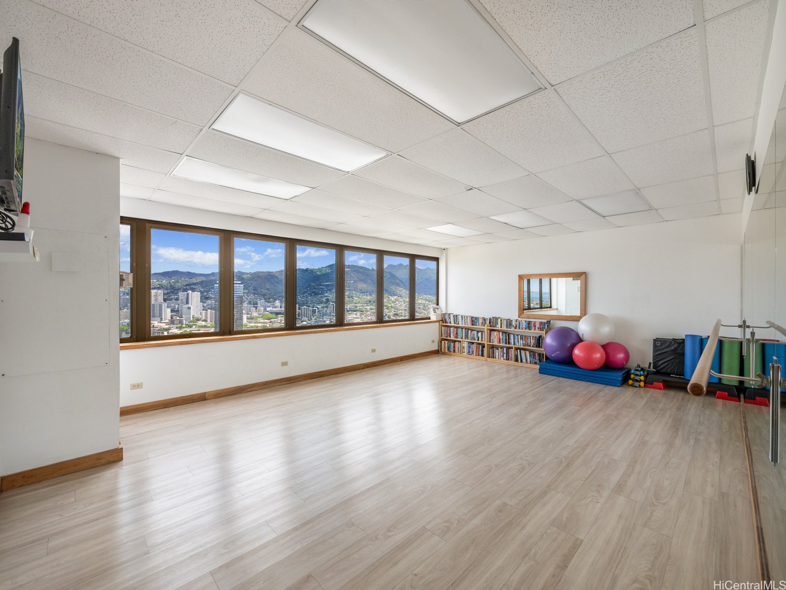 400 Hobron Lane 1803