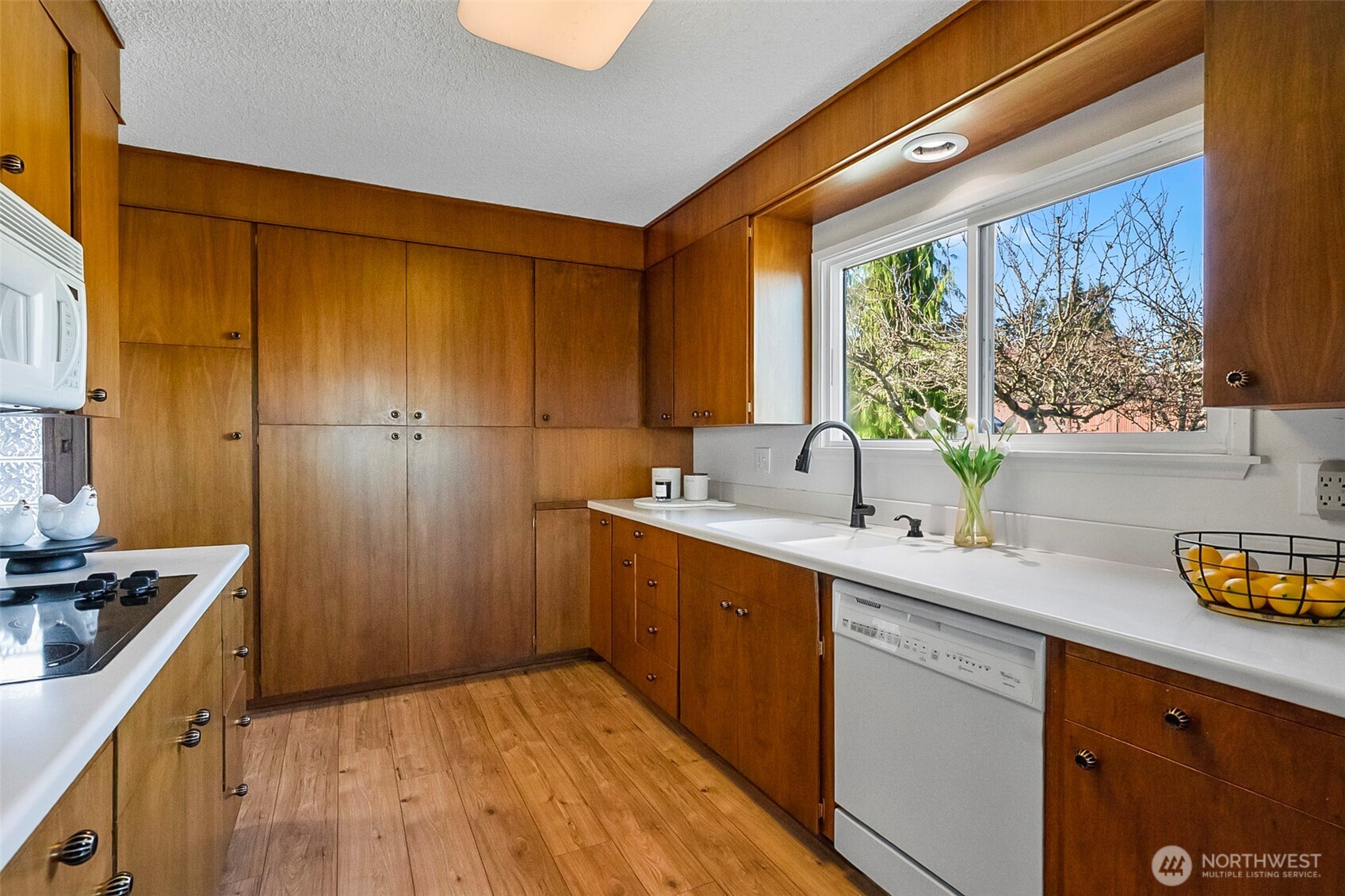 10010 Lakemont Avenue