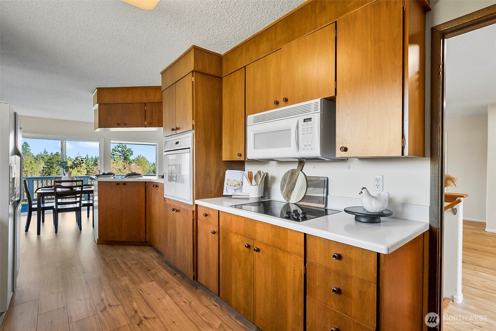 10010 Lakemont Avenue