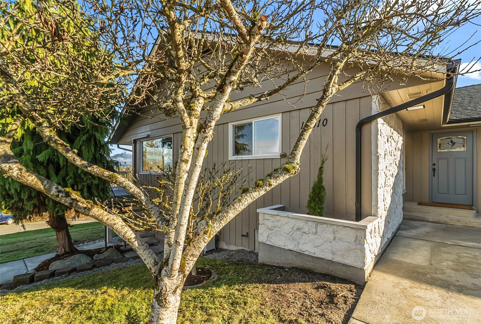 10010 Lakemont Avenue