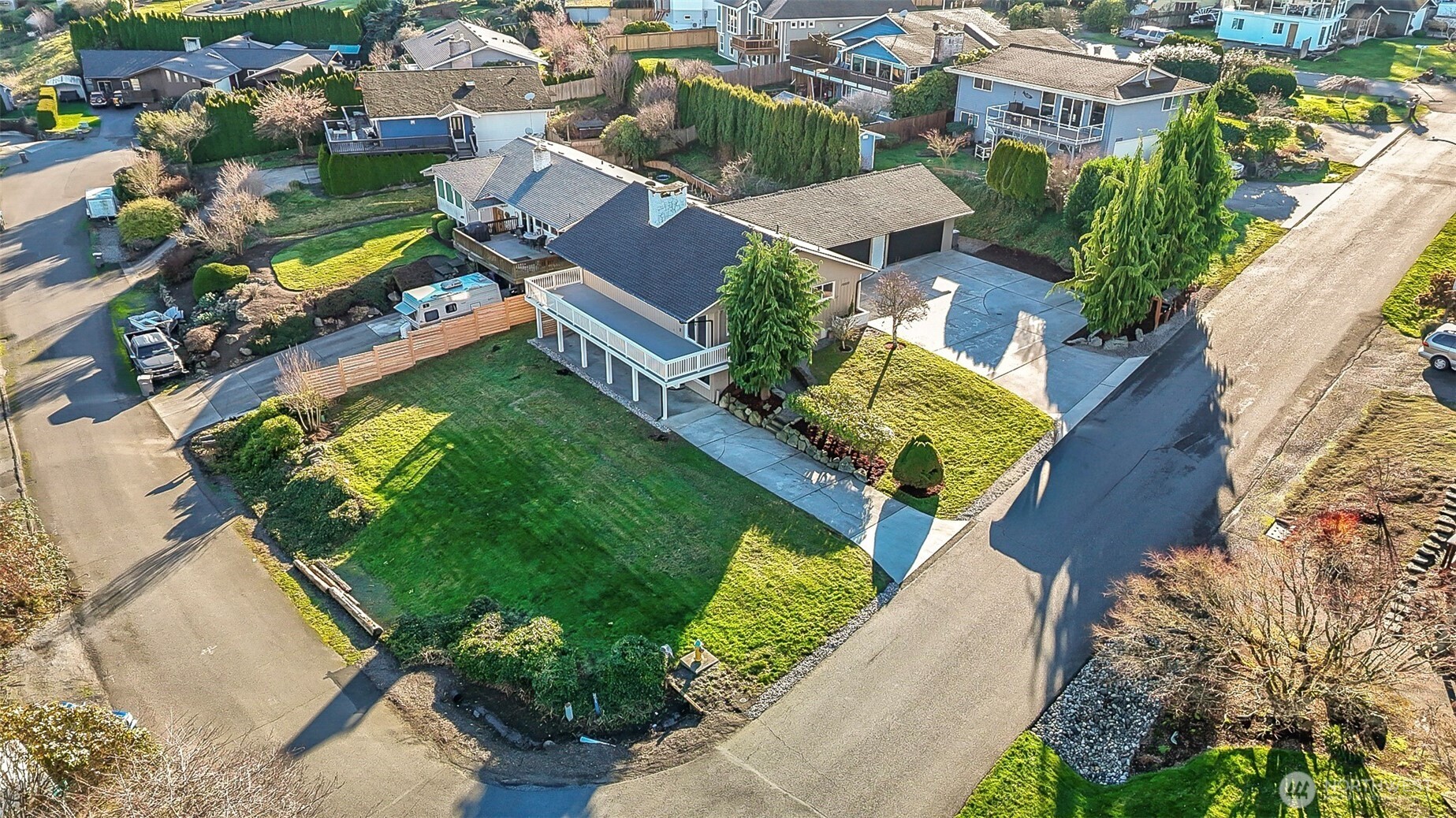 10010 Lakemont Avenue