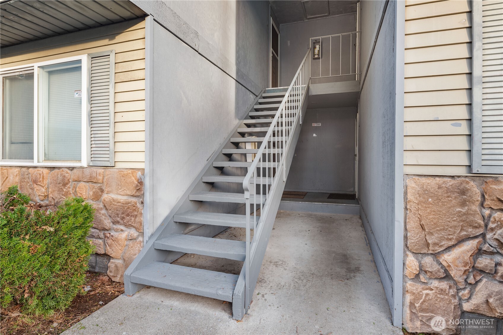 3030 S 216 Street Unit: E