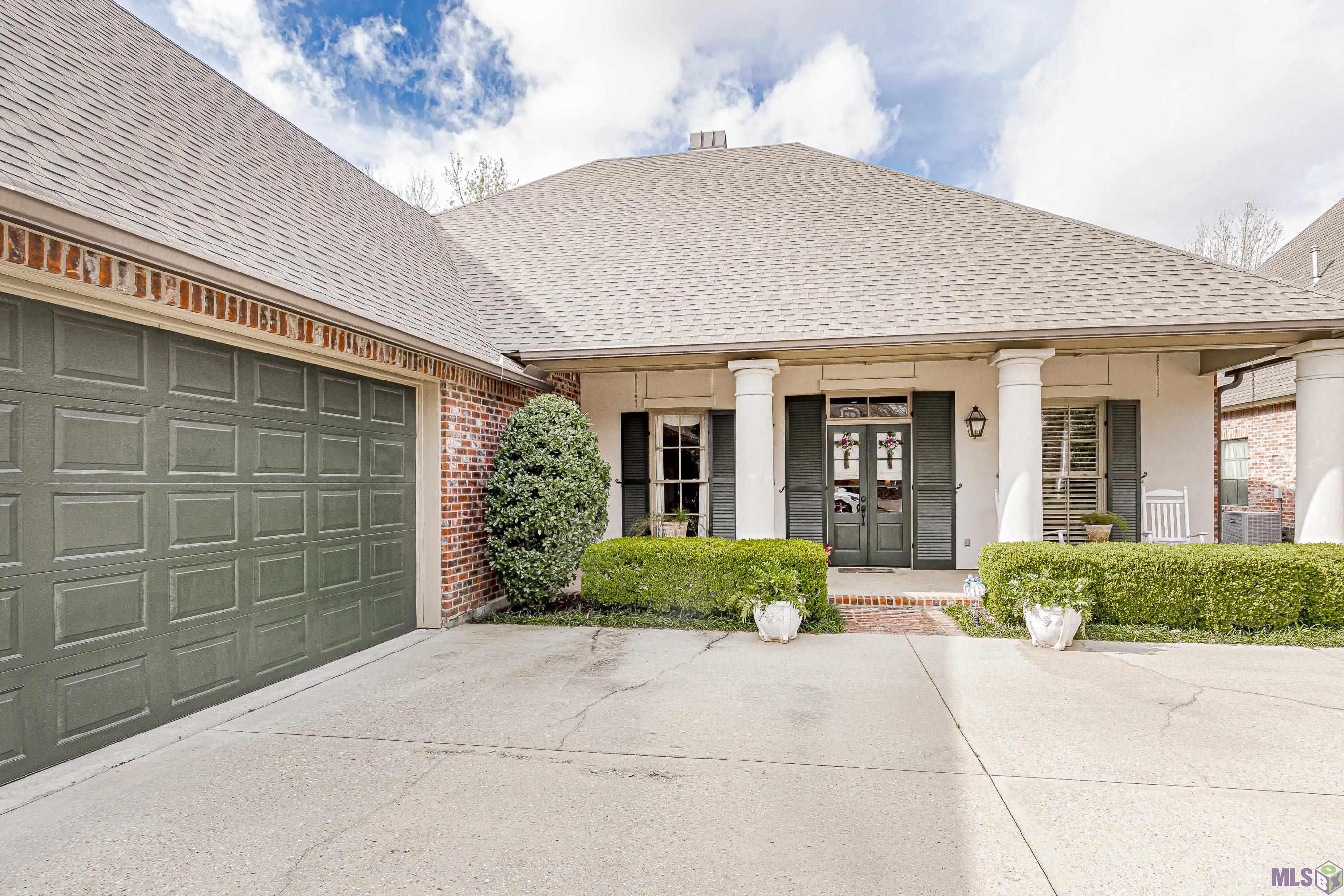 316 W Greens Dr