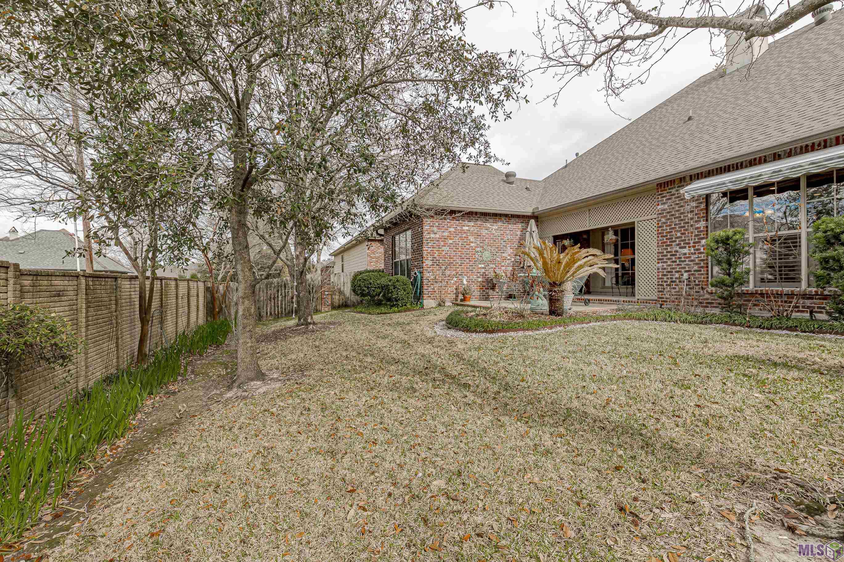 316 W Greens Dr