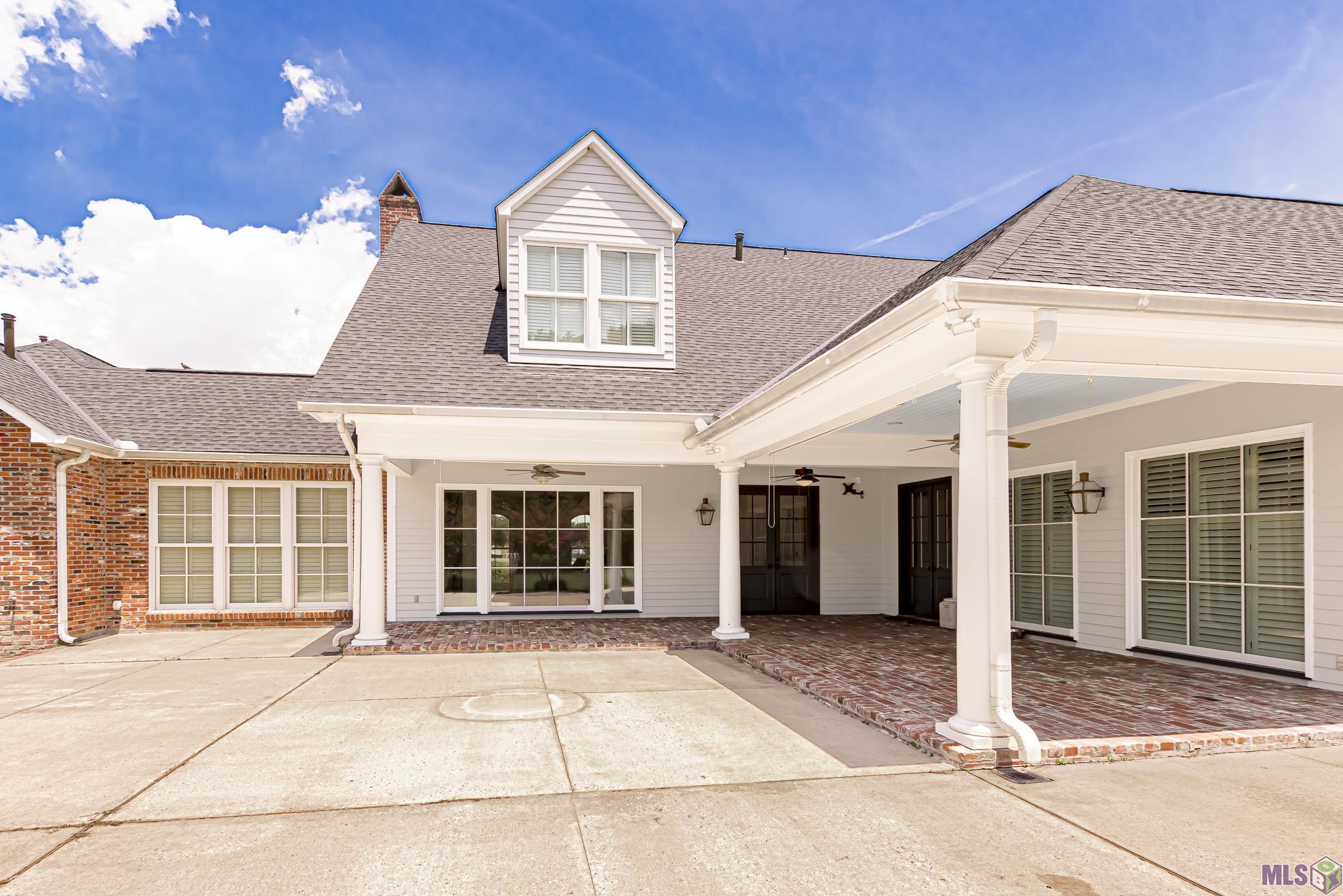 2005 Laurel Lakes Ave