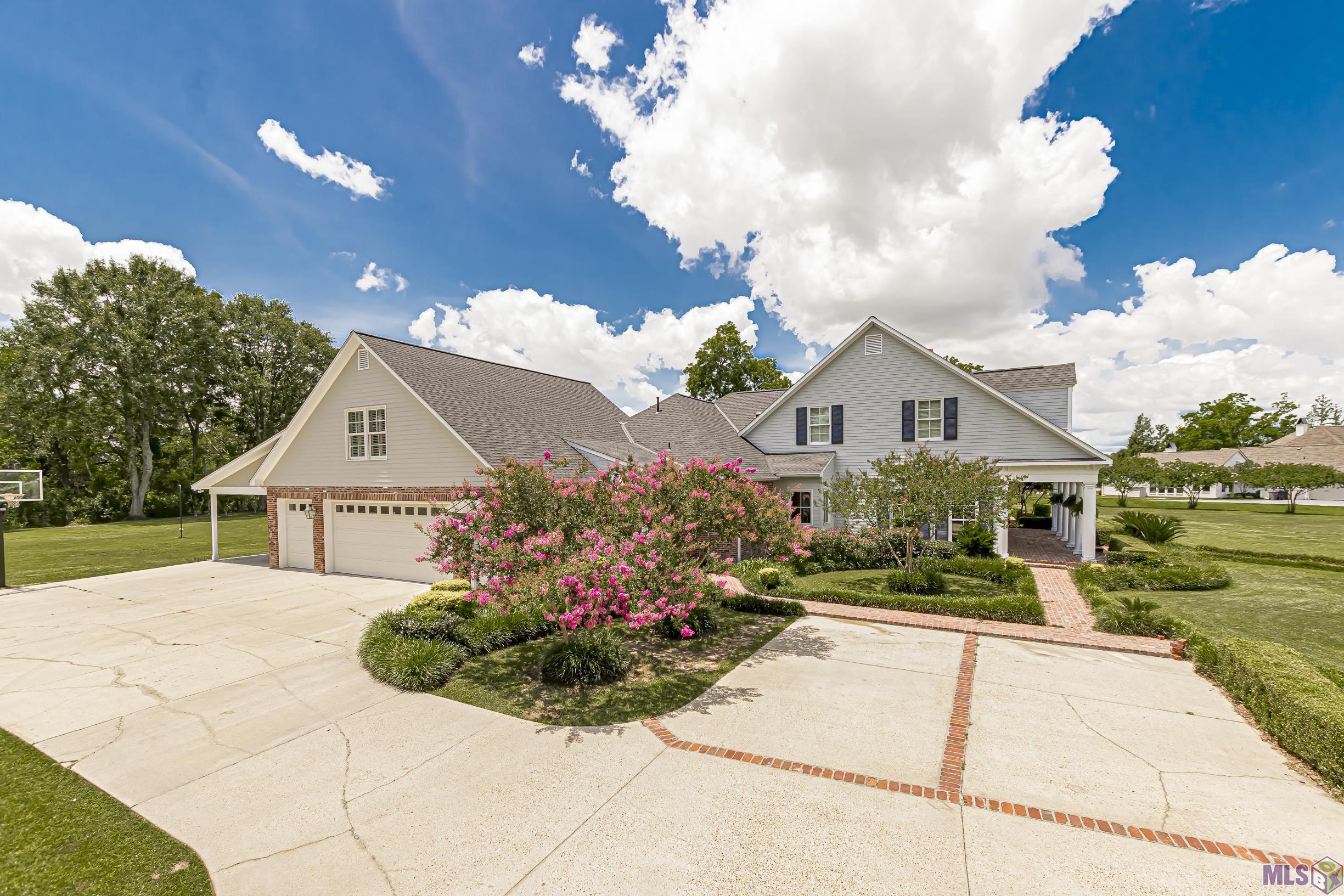 2005 Laurel Lakes Ave