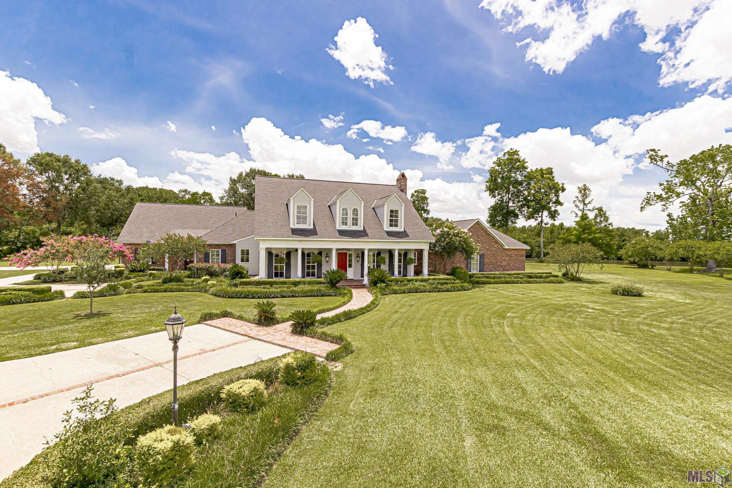 2005 Laurel Lakes Ave