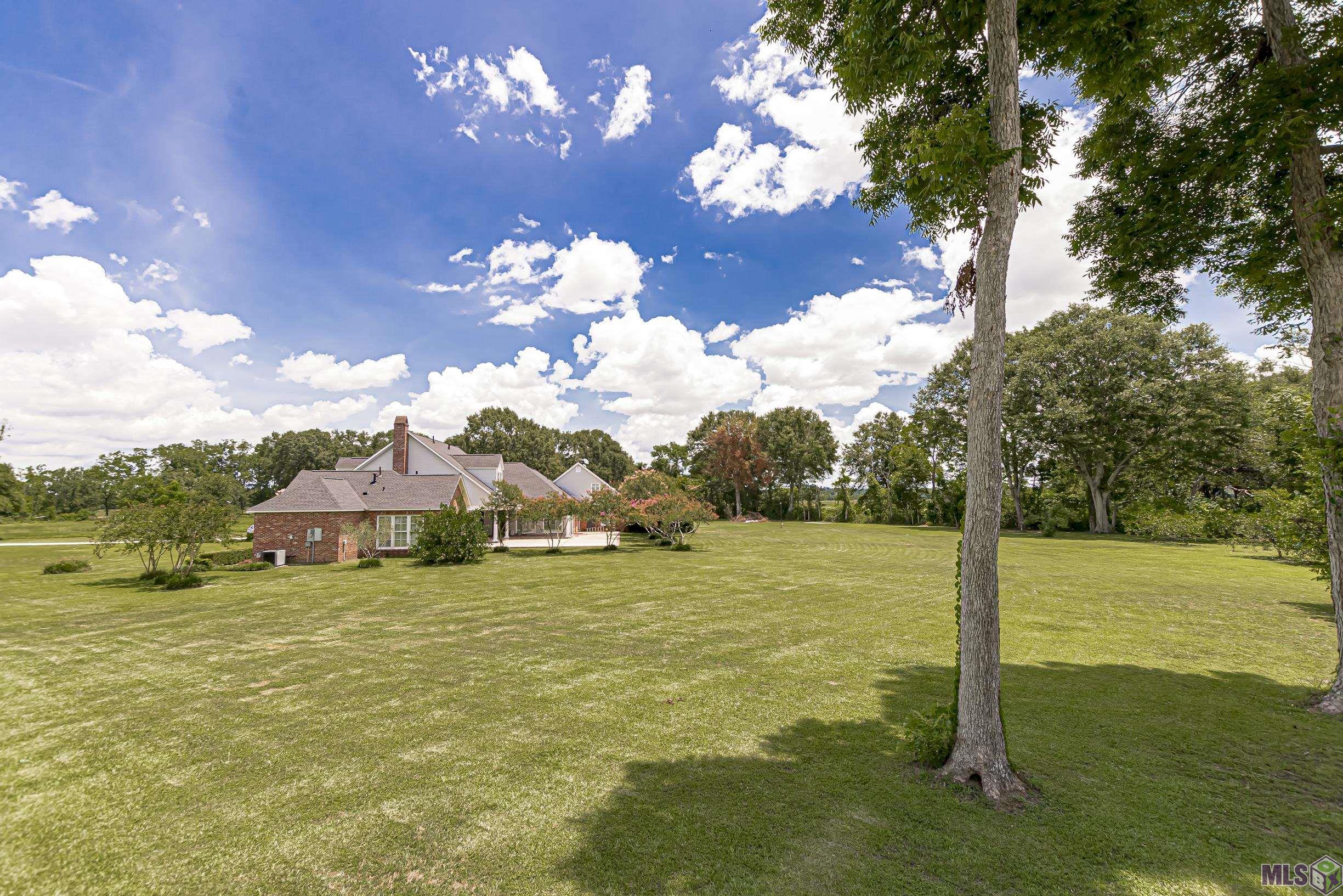 2005 Laurel Lakes Ave