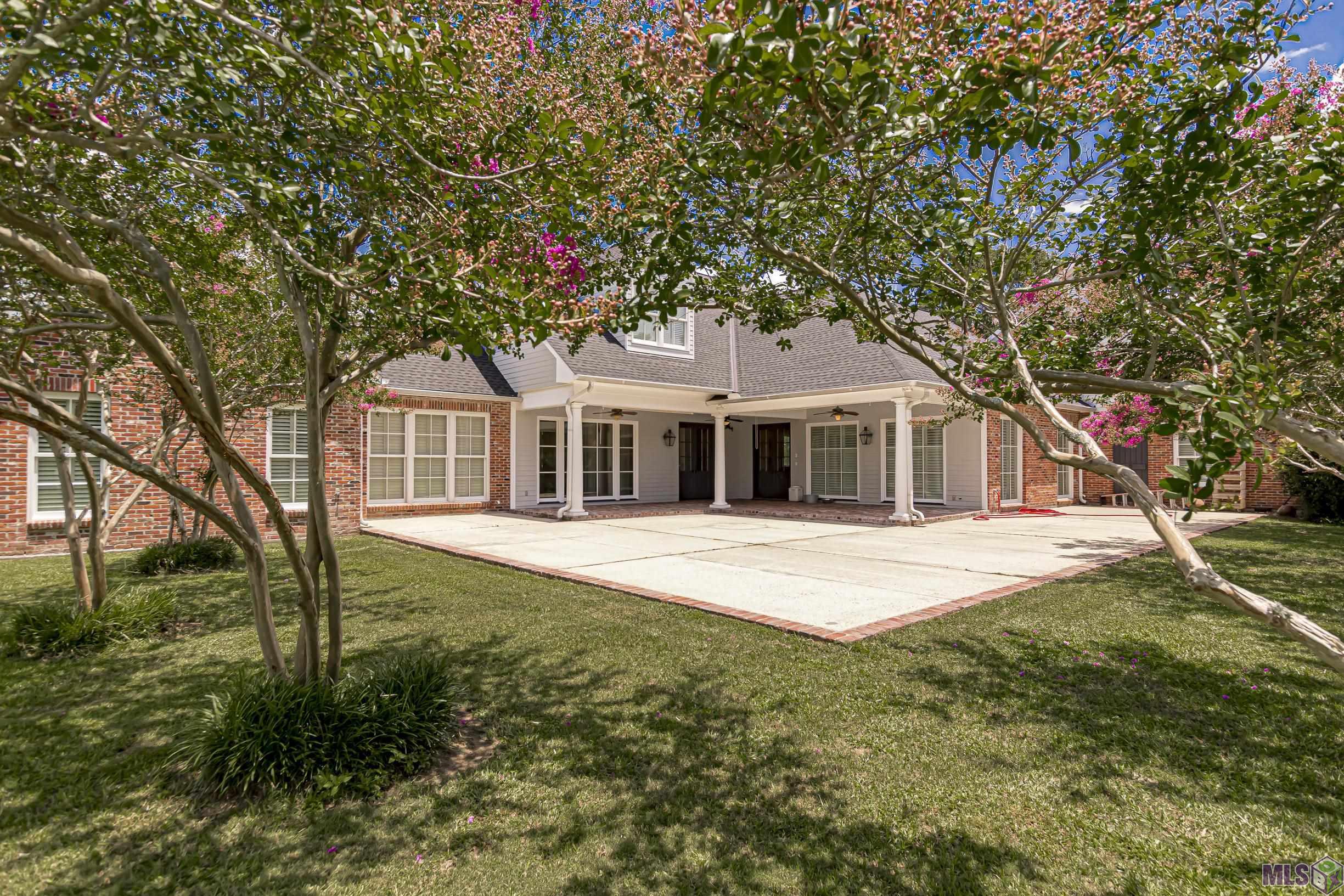 2005 Laurel Lakes Ave
