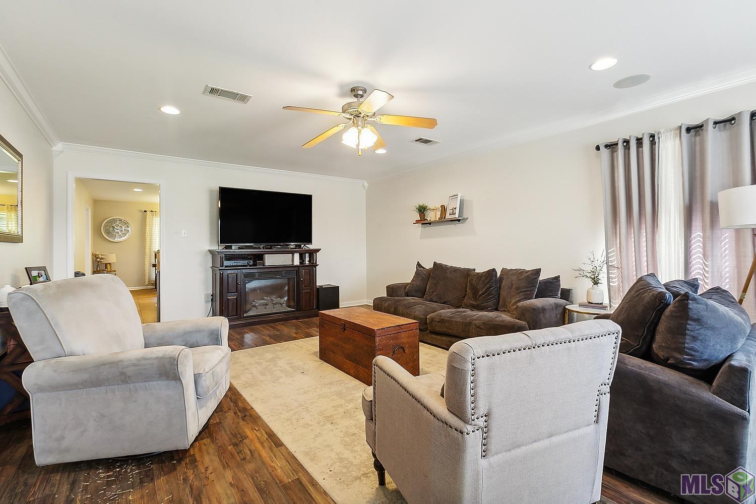 26518 Greenwood Dr