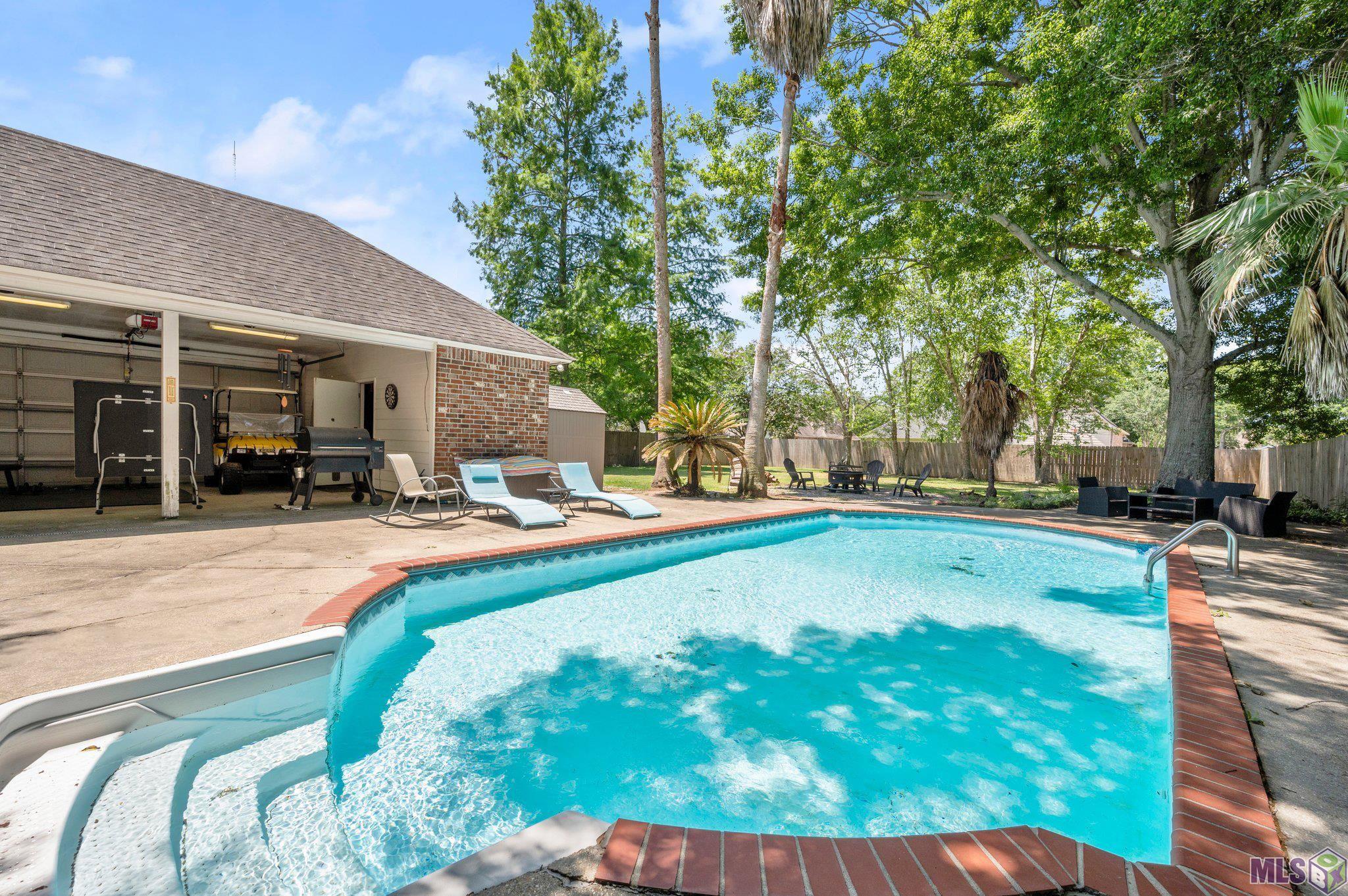 6214 Riverine Dr