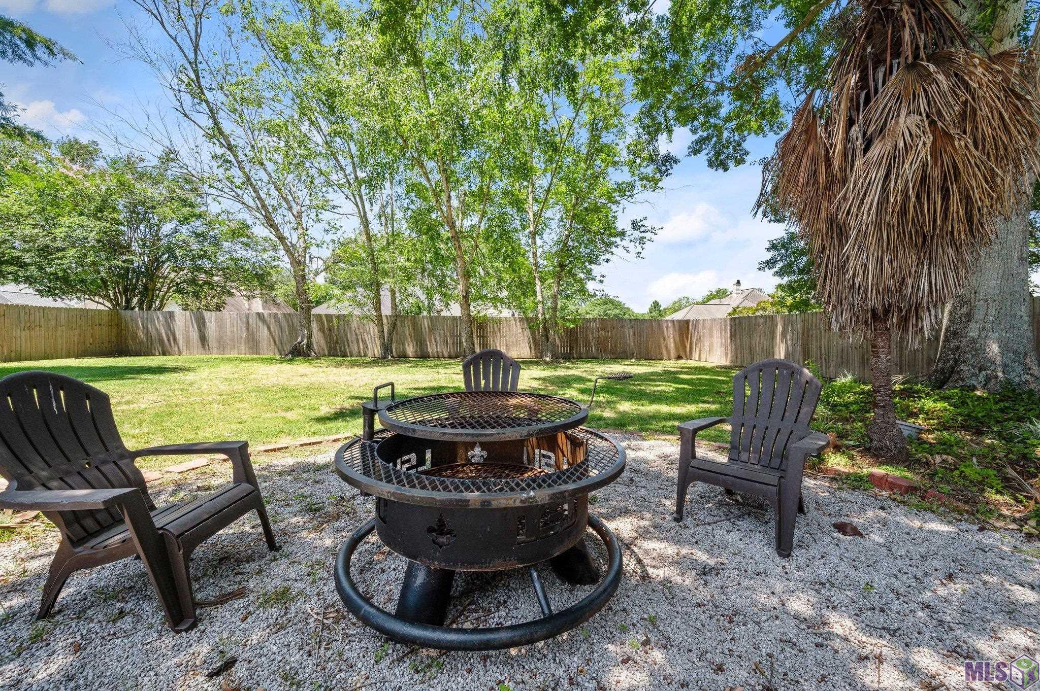 6214 Riverine Dr