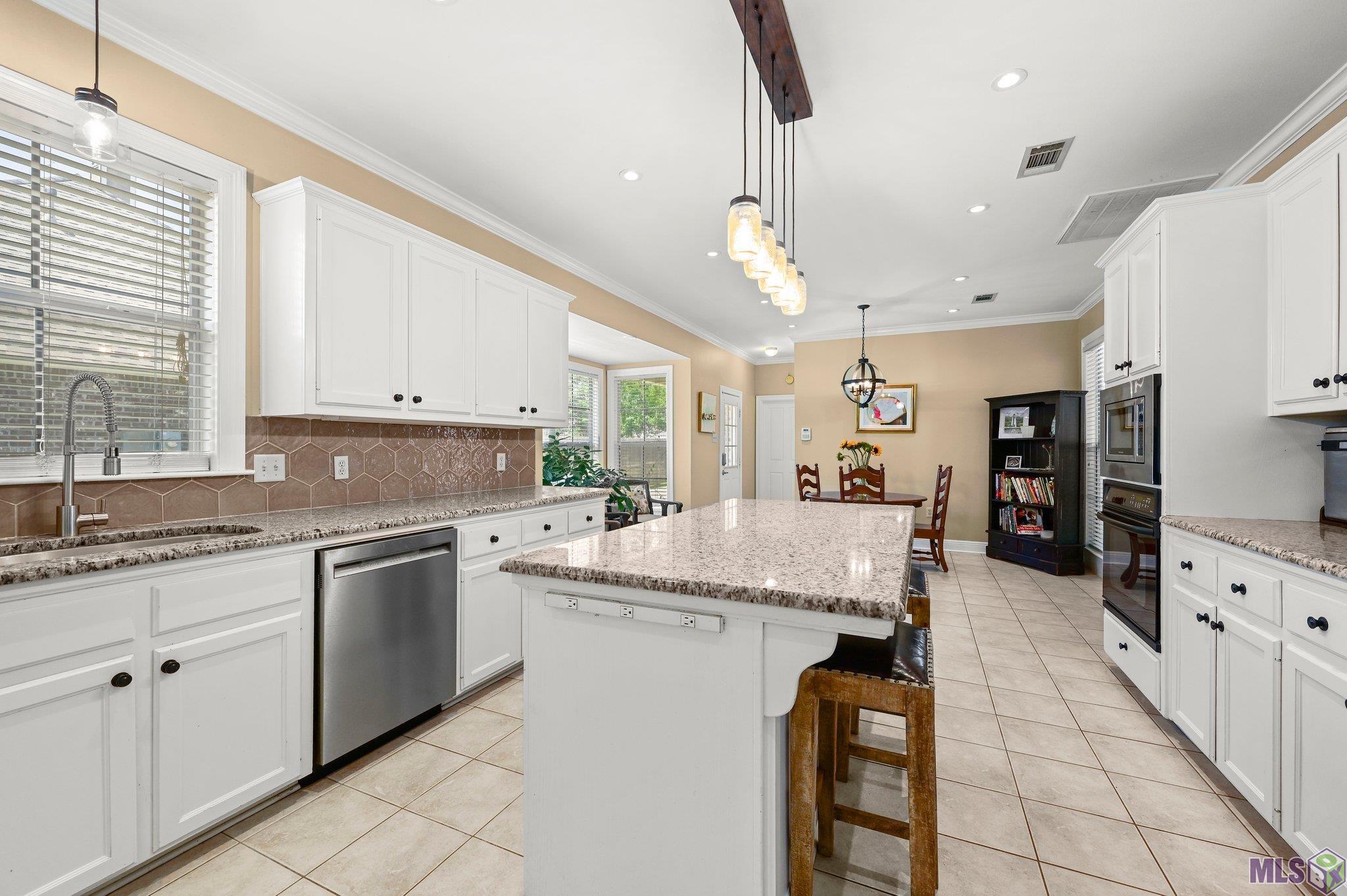 6214 Riverine Dr