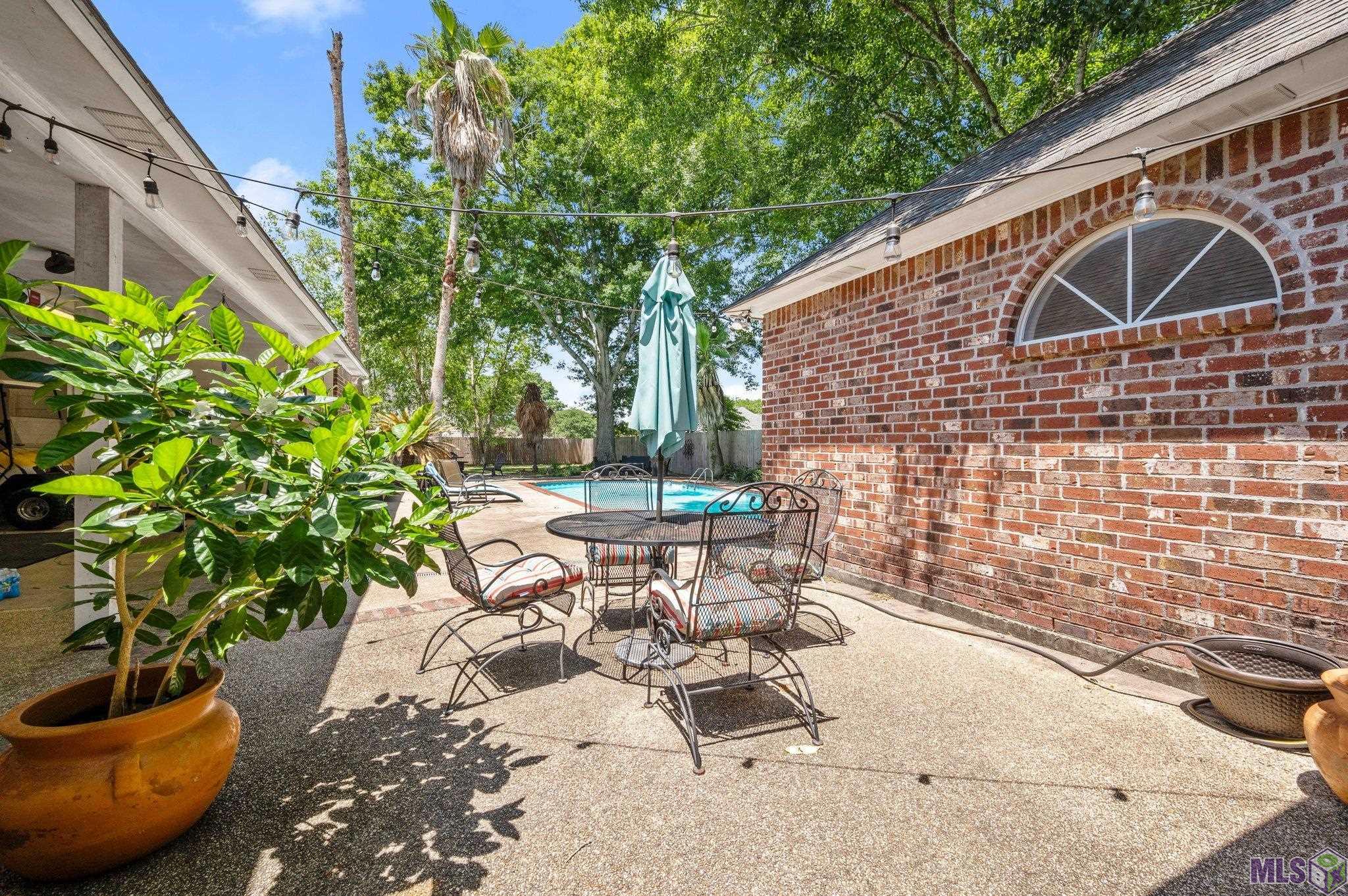 6214 Riverine Dr