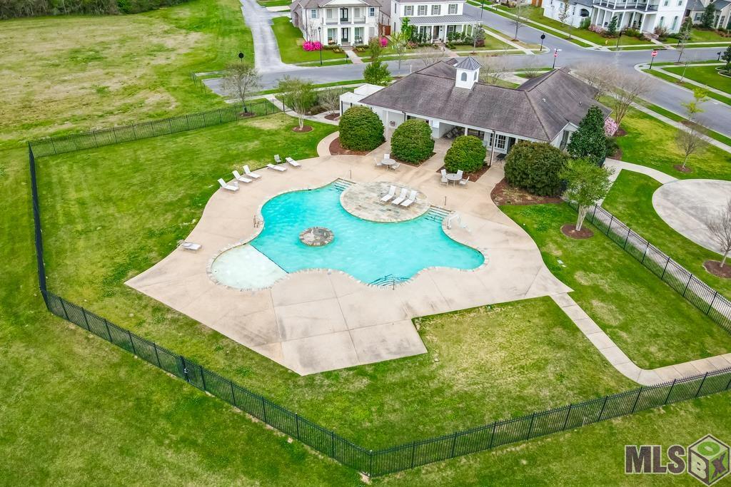 8406 Luray Ln