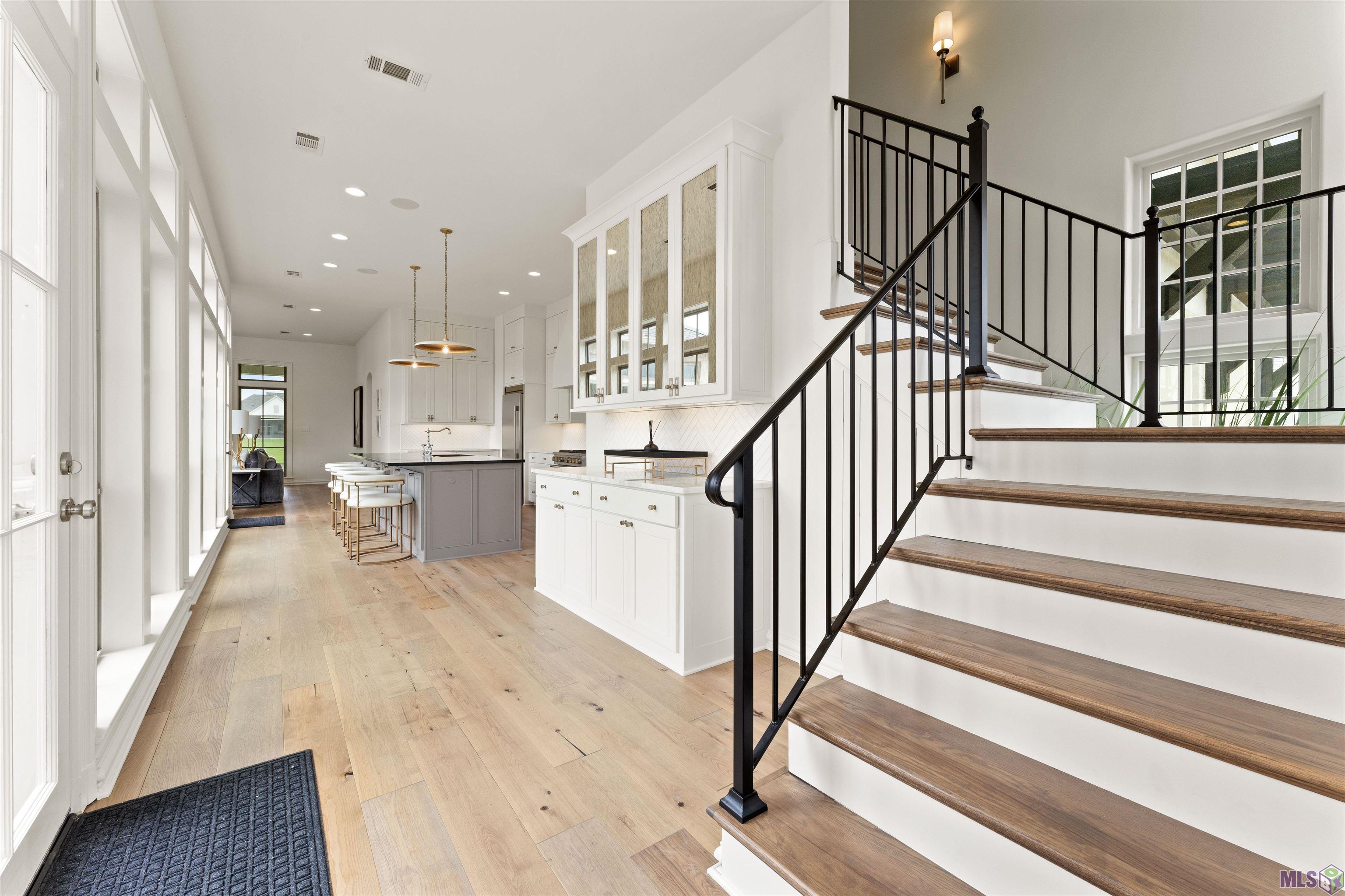 8406 Luray Ln
