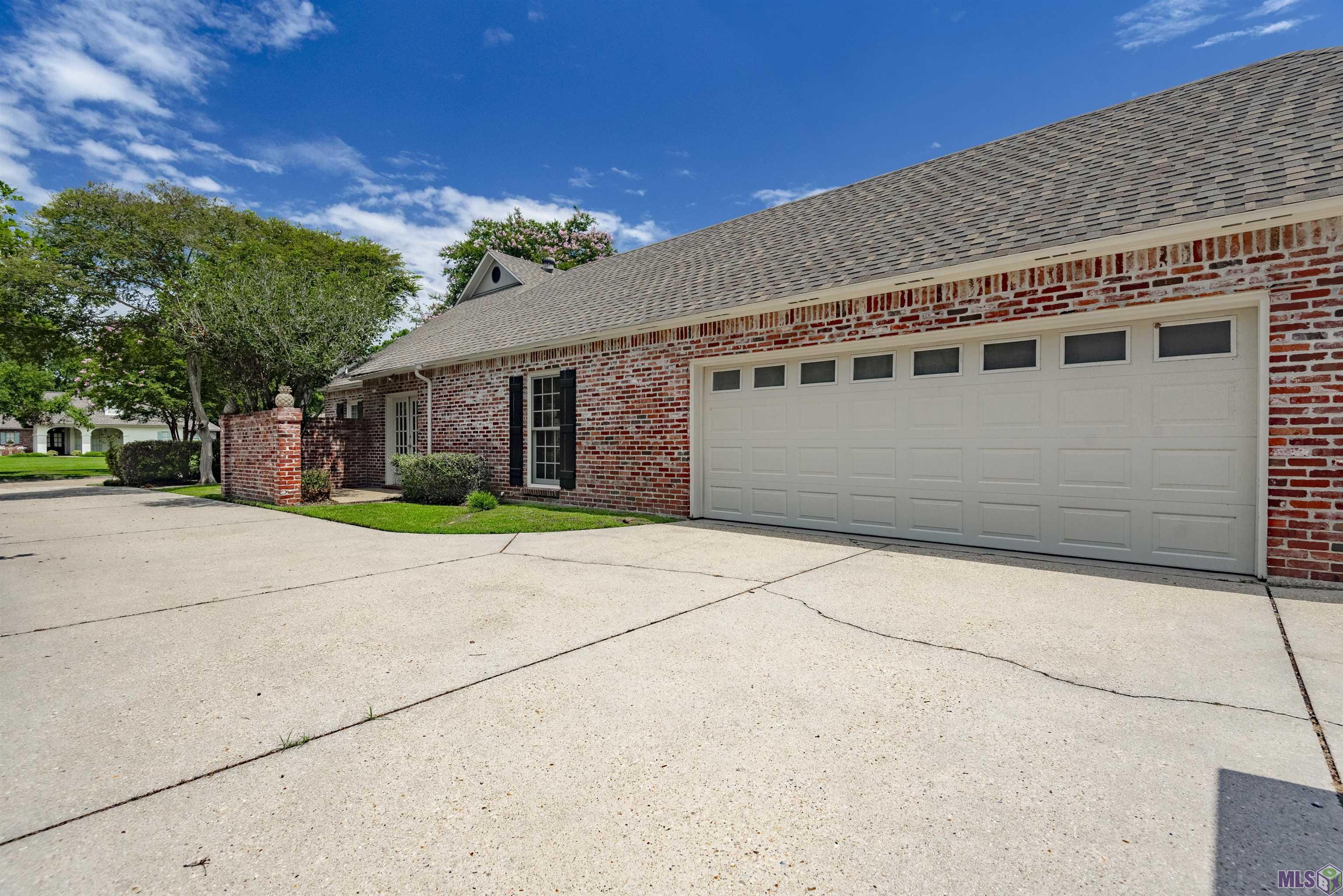 306 Woodgate Blvd