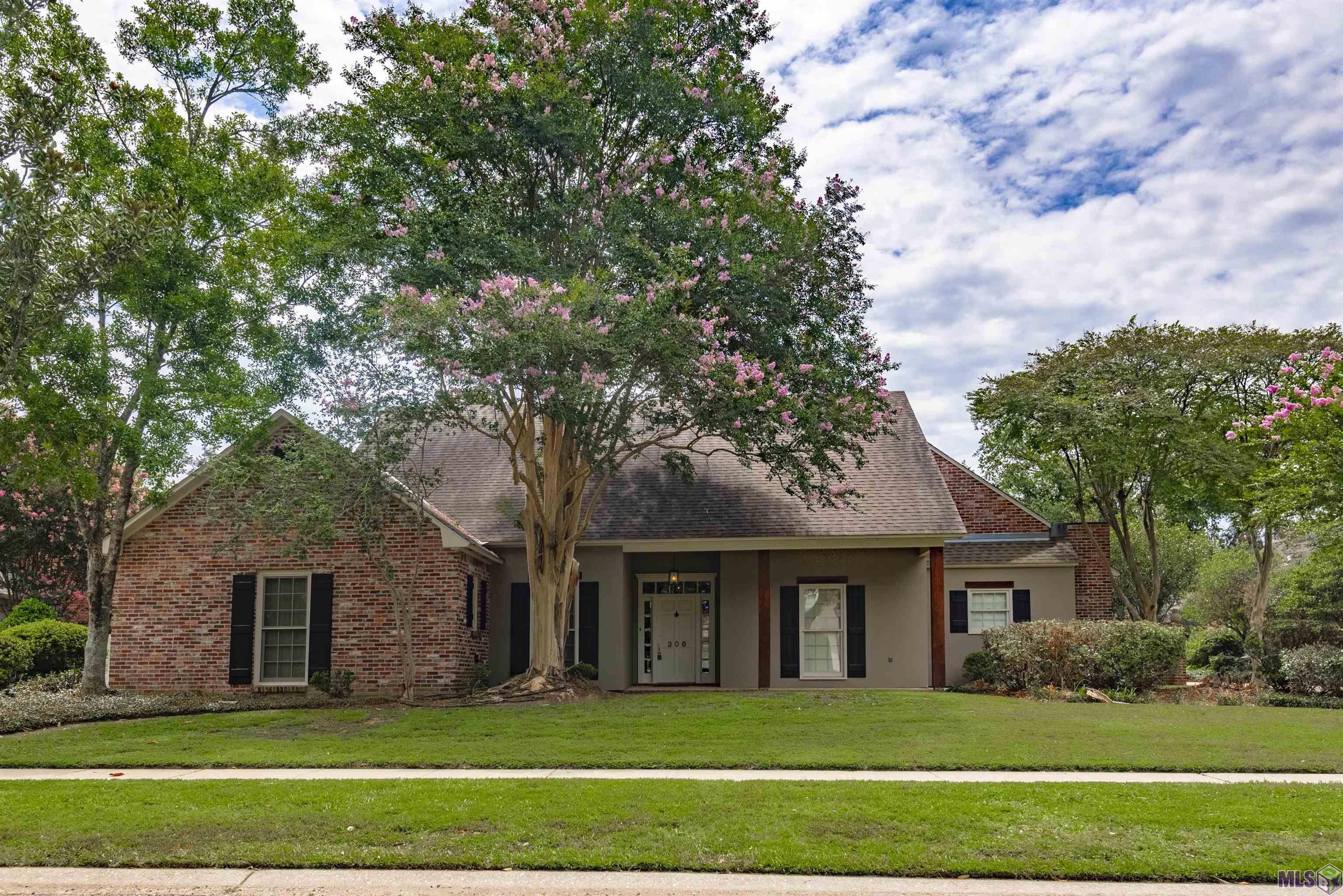 306 Woodgate Blvd