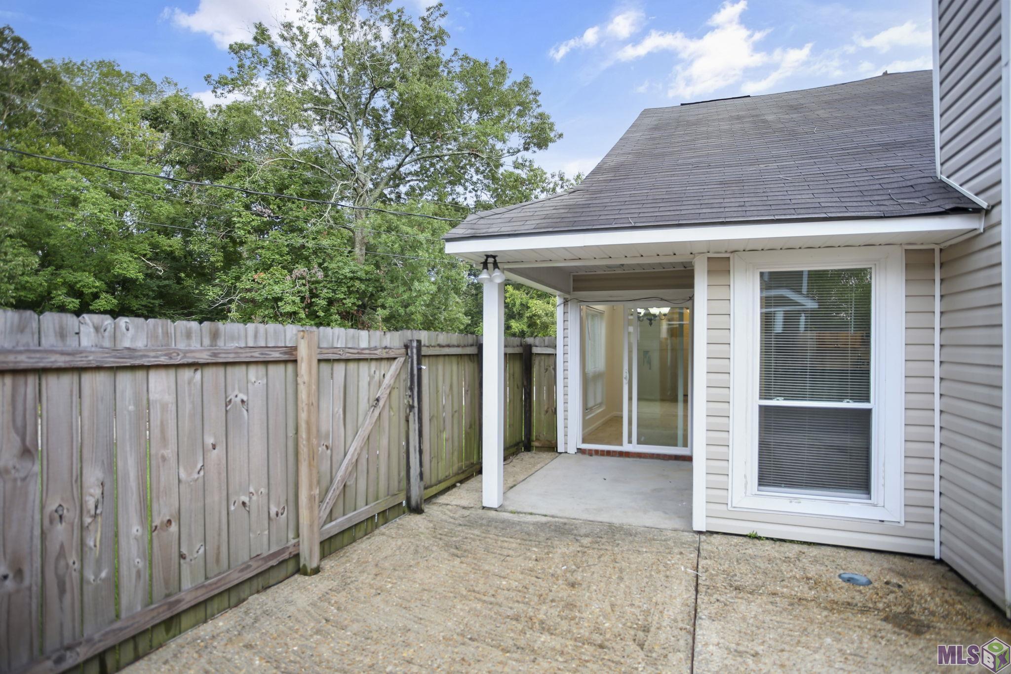 15684 Riverdale Ave