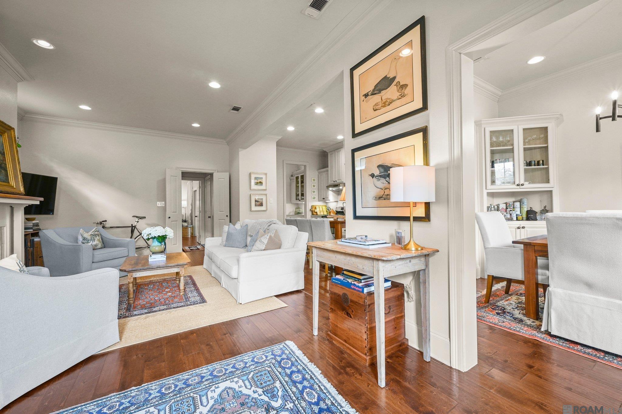 236 Maximillian St