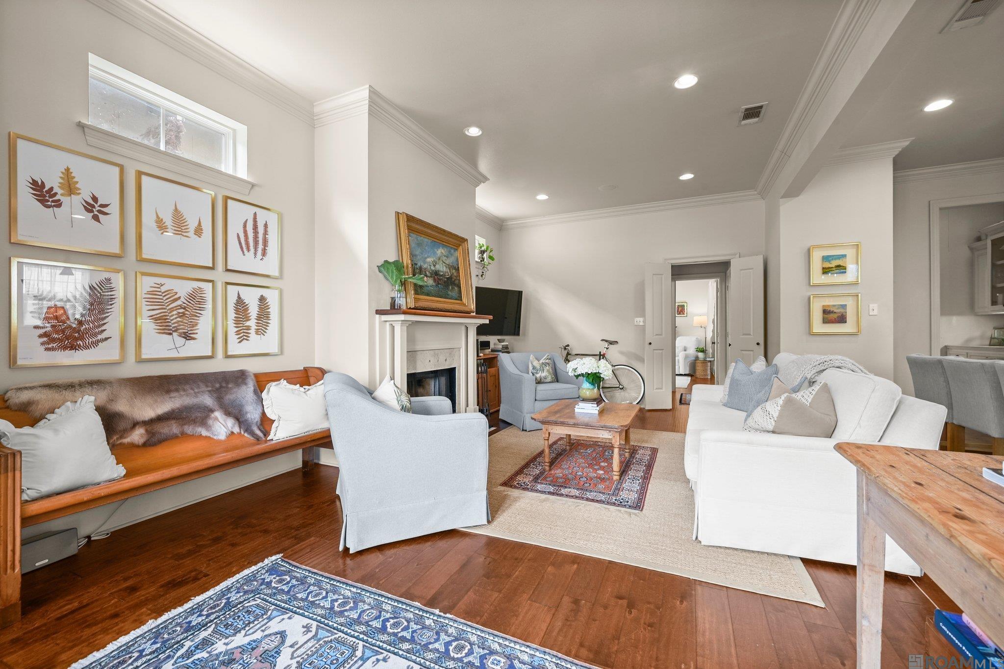 236 Maximillian St