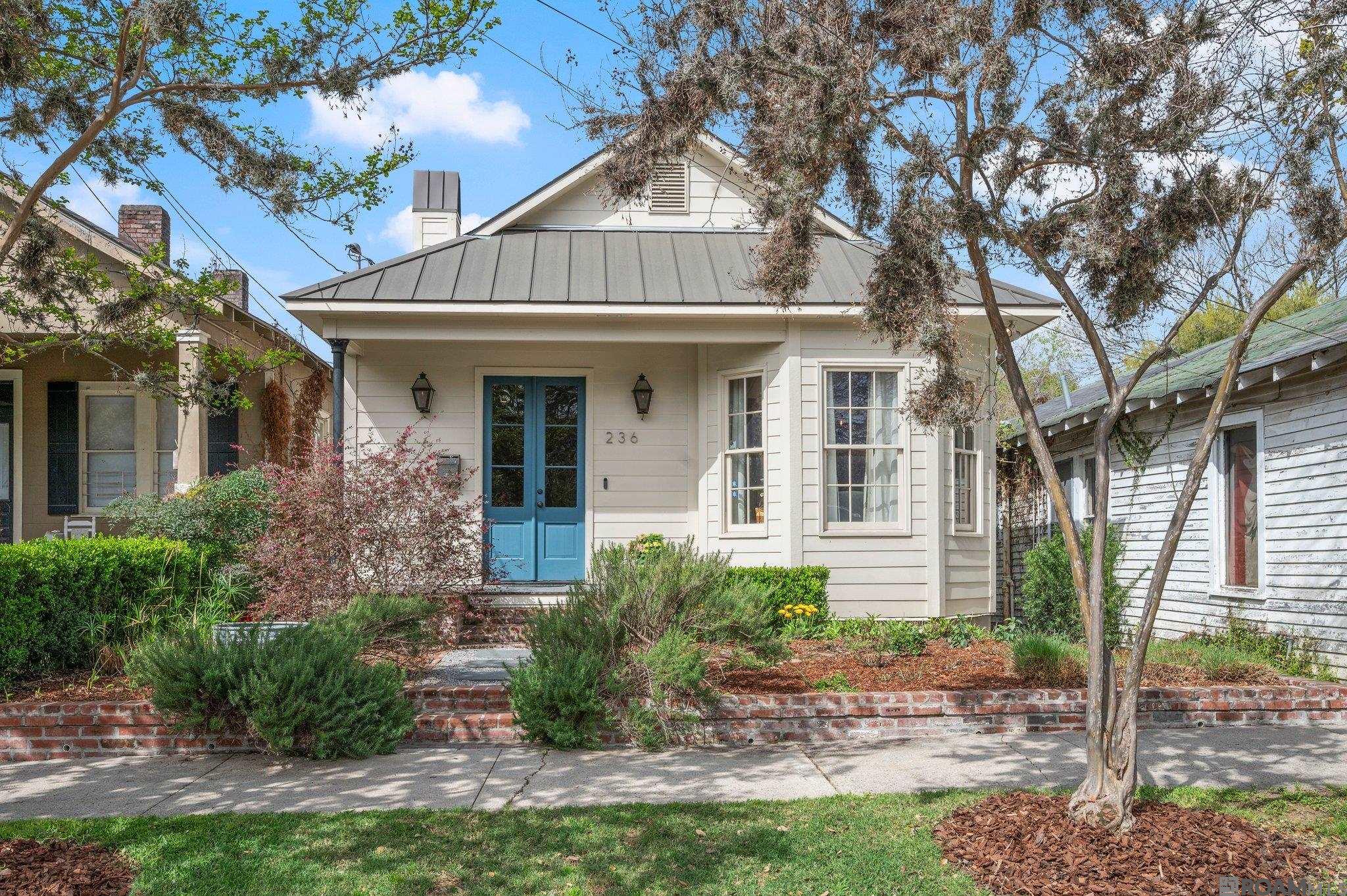 236 Maximillian St