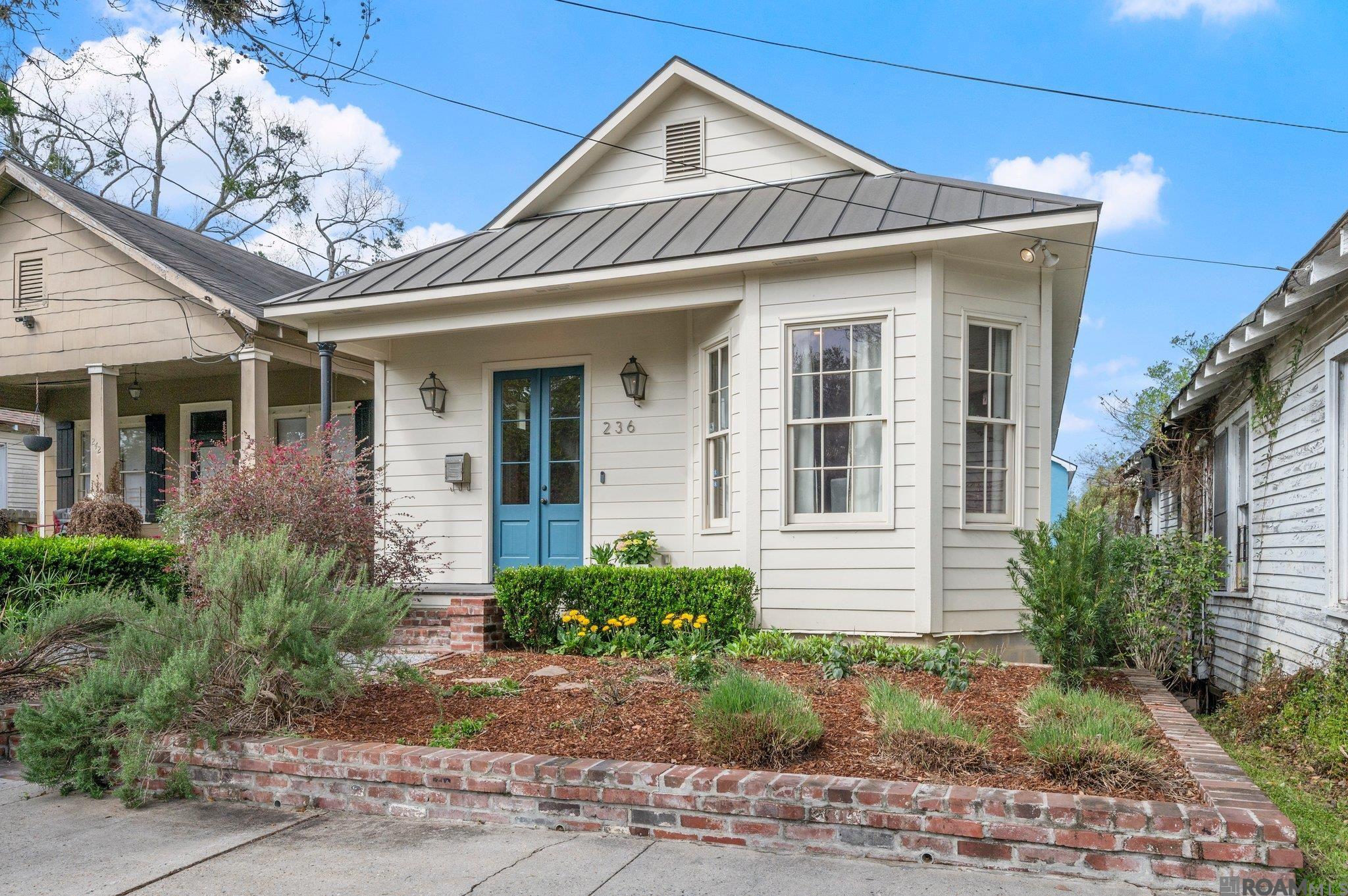 236 Maximillian St
