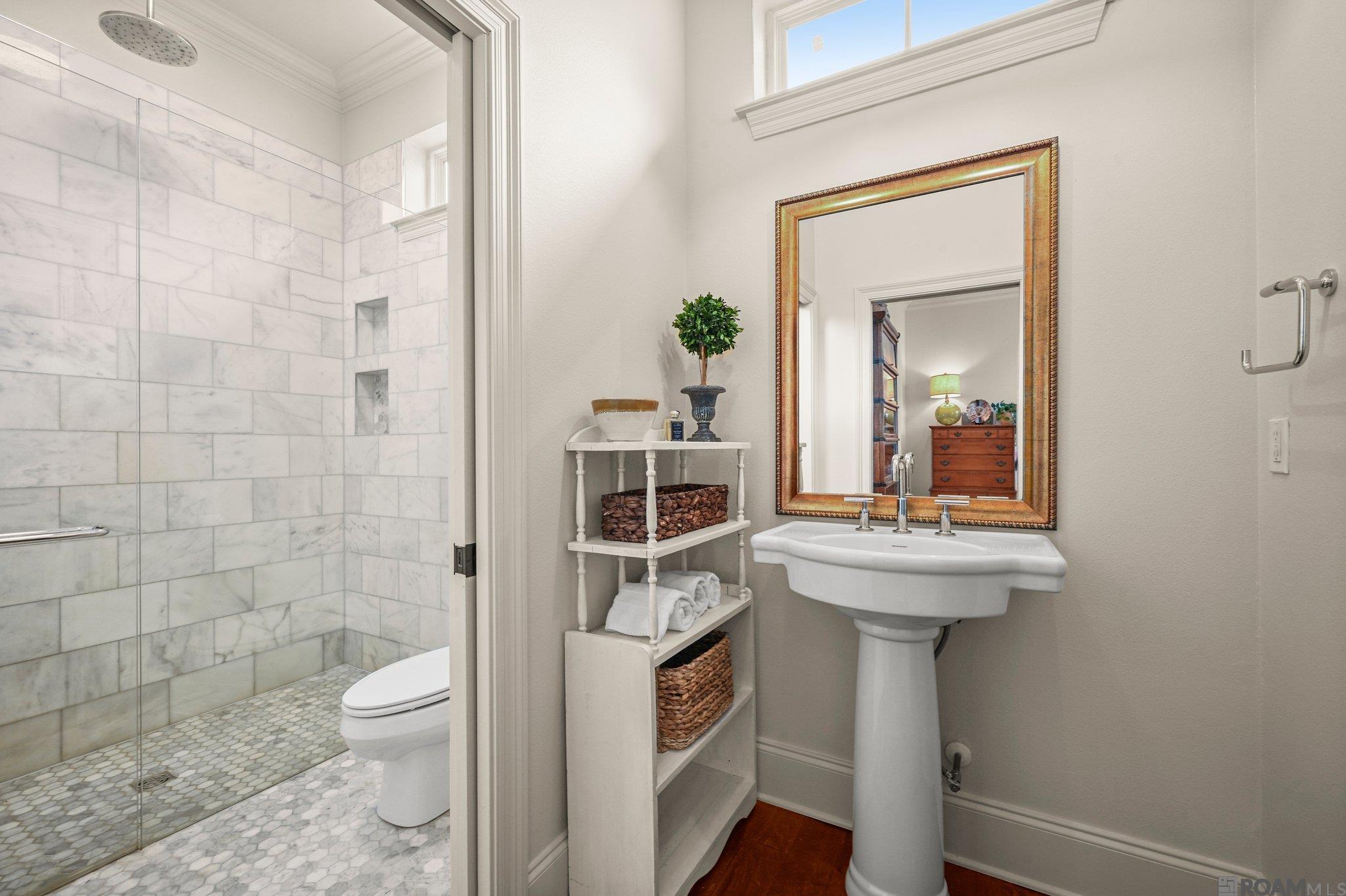 236 Maximillian St