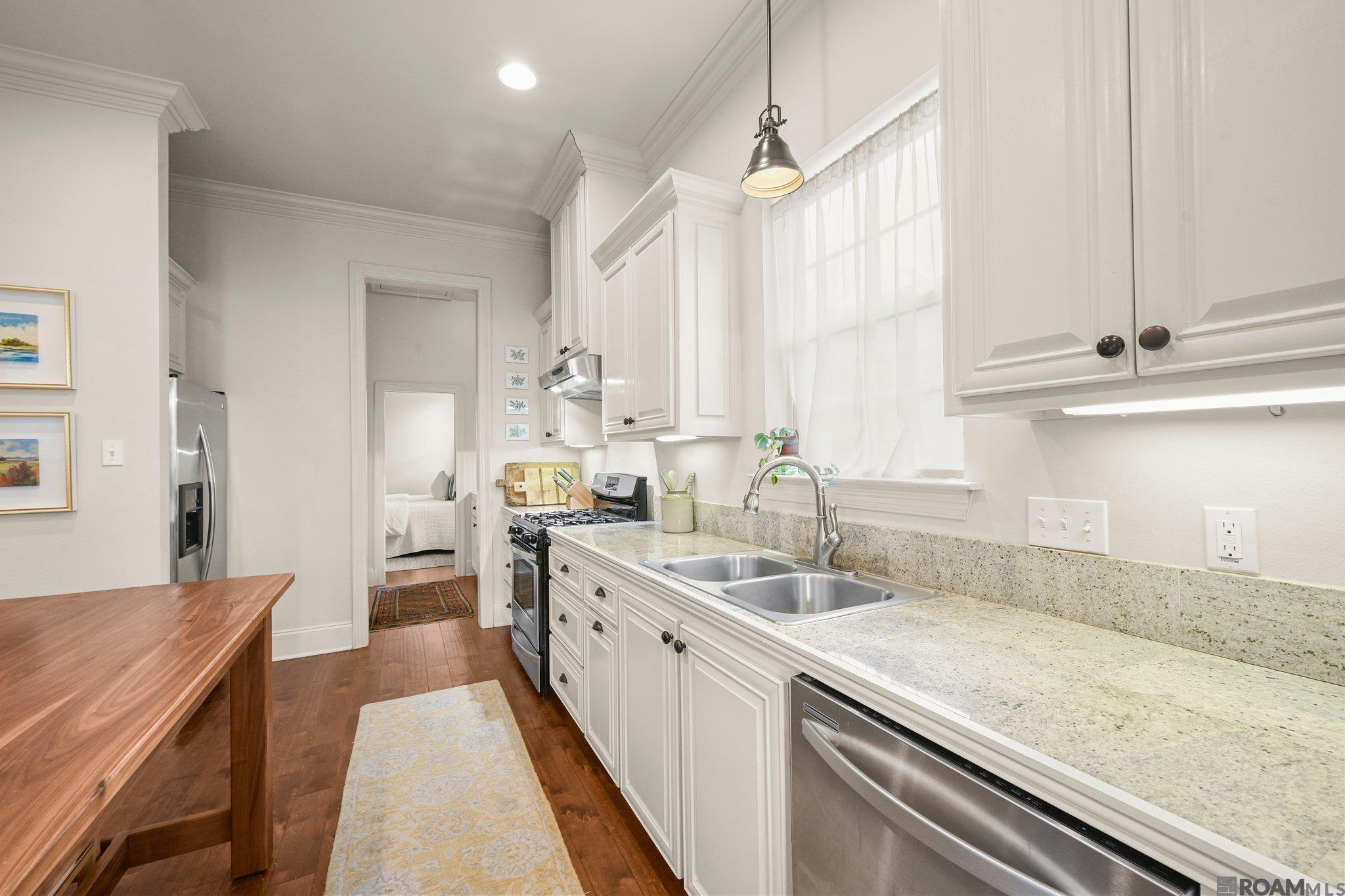 236 Maximillian St