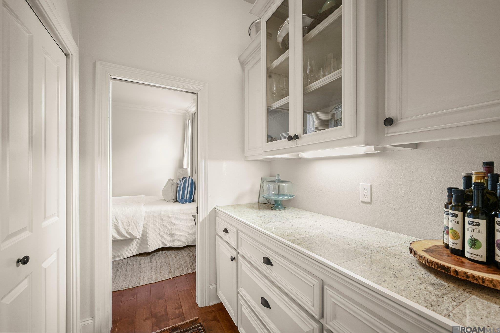 236 Maximillian St